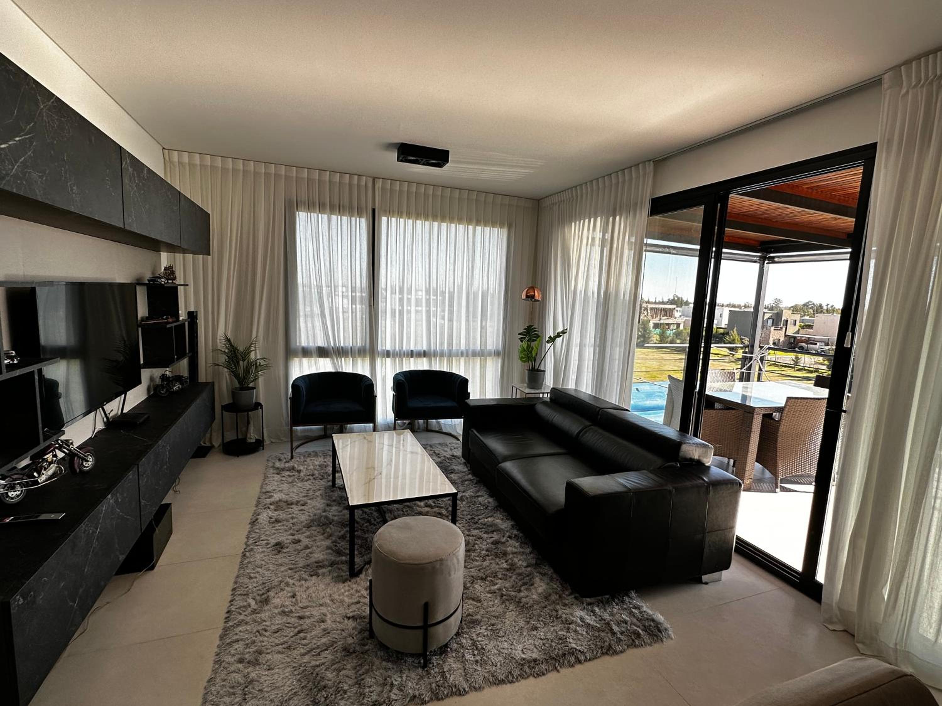 Increíble apartamento en barrio cerrado con salida al río !