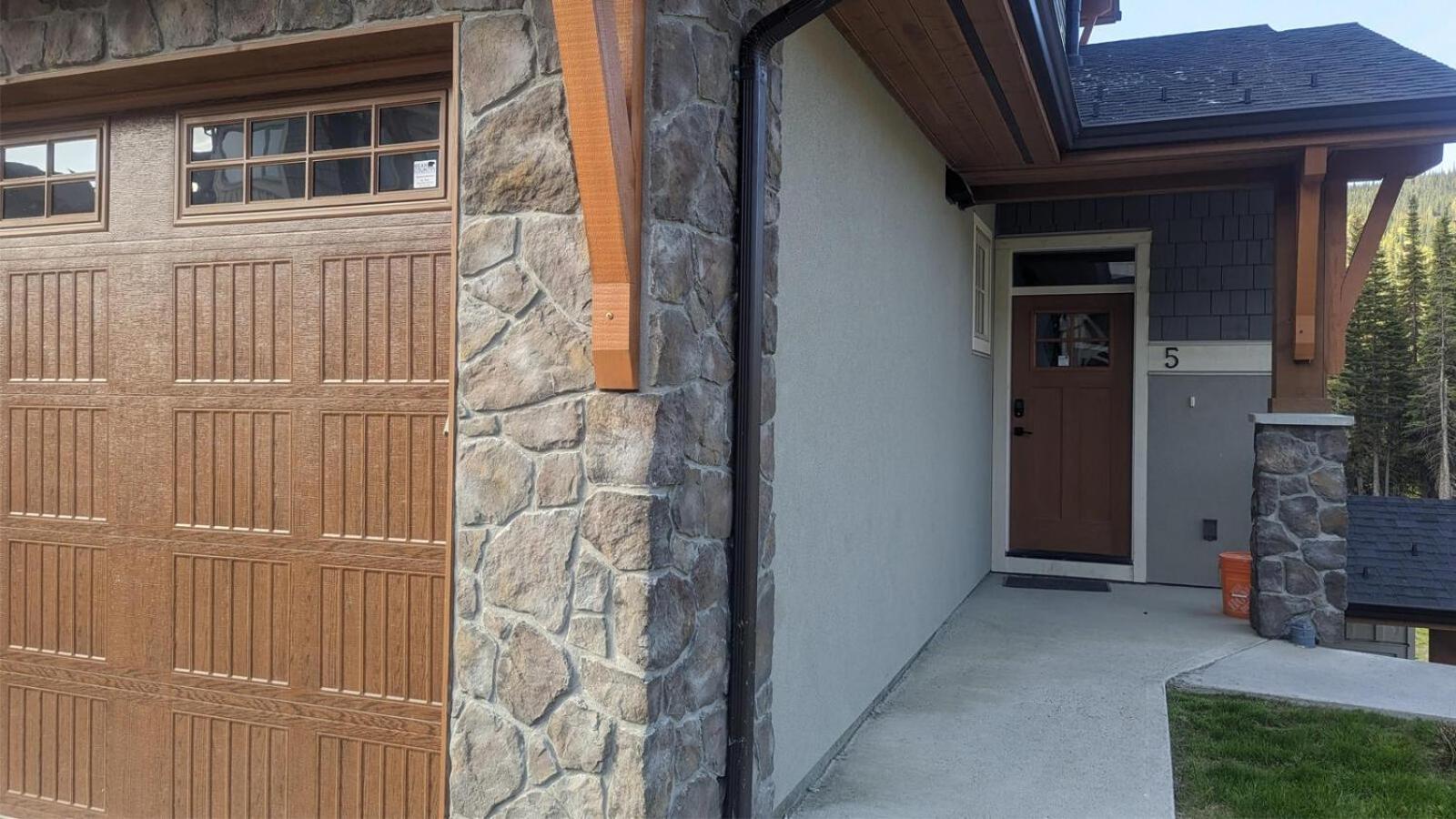 Hotel Echo Landing #05 By Bear Country