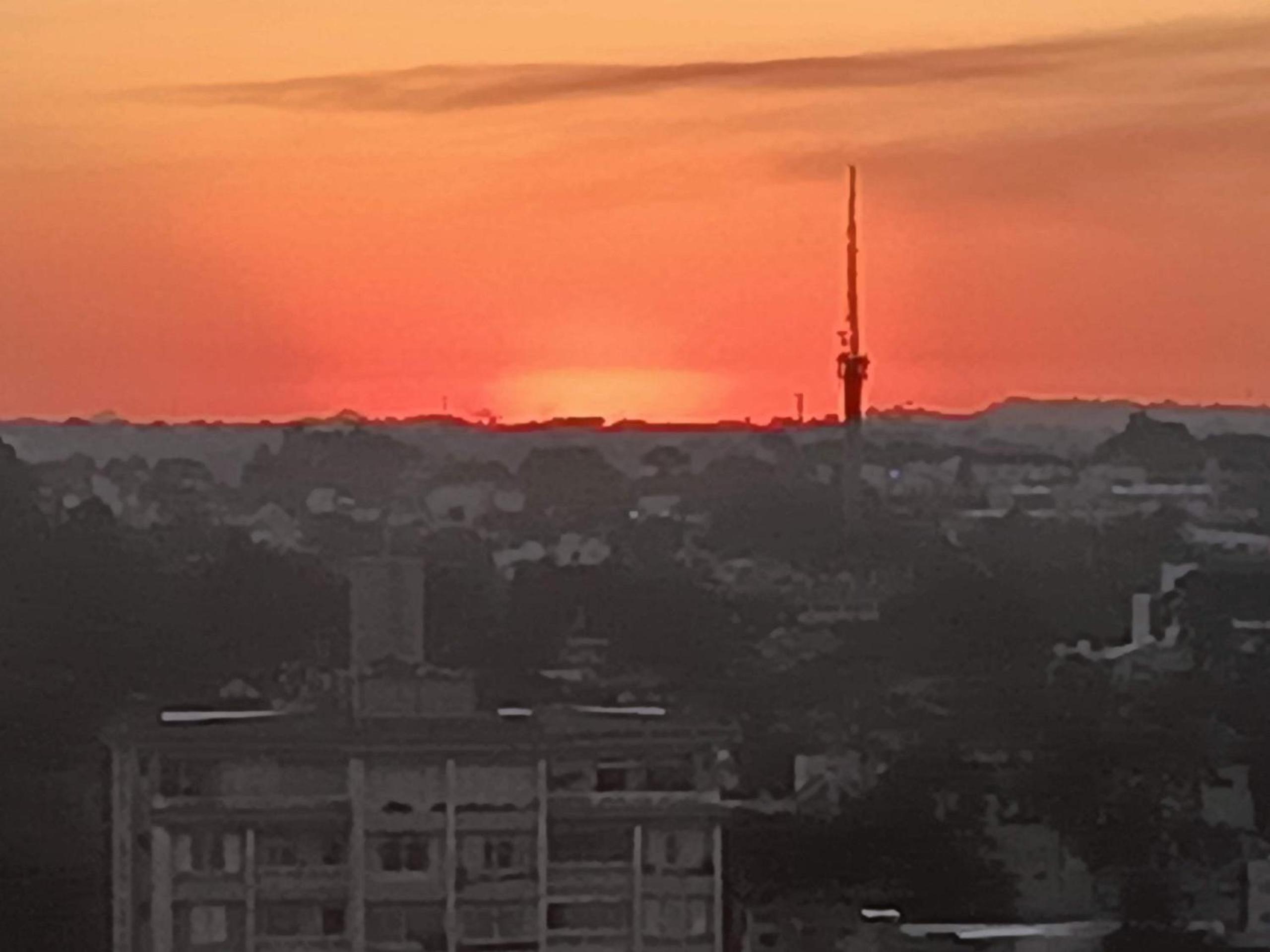 Apto Centro Civico em Frente Shopping Mueller Piscina e Academia- Somente Familiares
