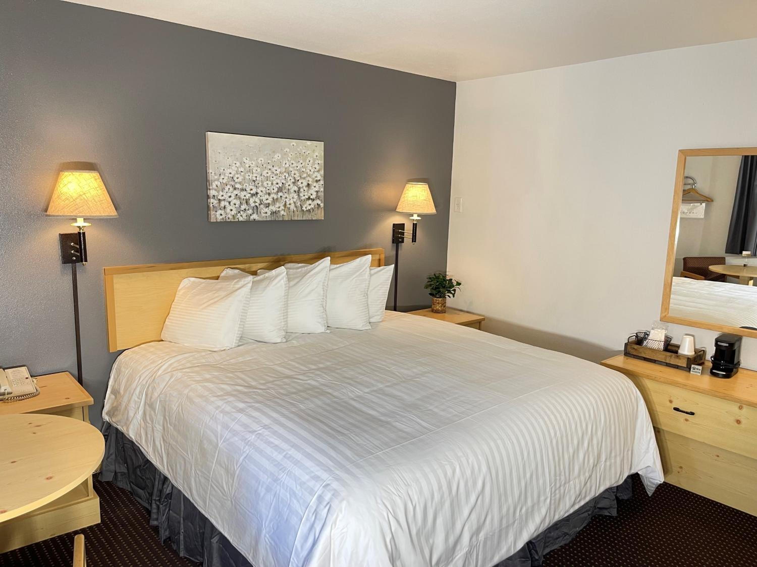 Cody Vacations - Moose Creek Lodge  Suites - Property Image 1