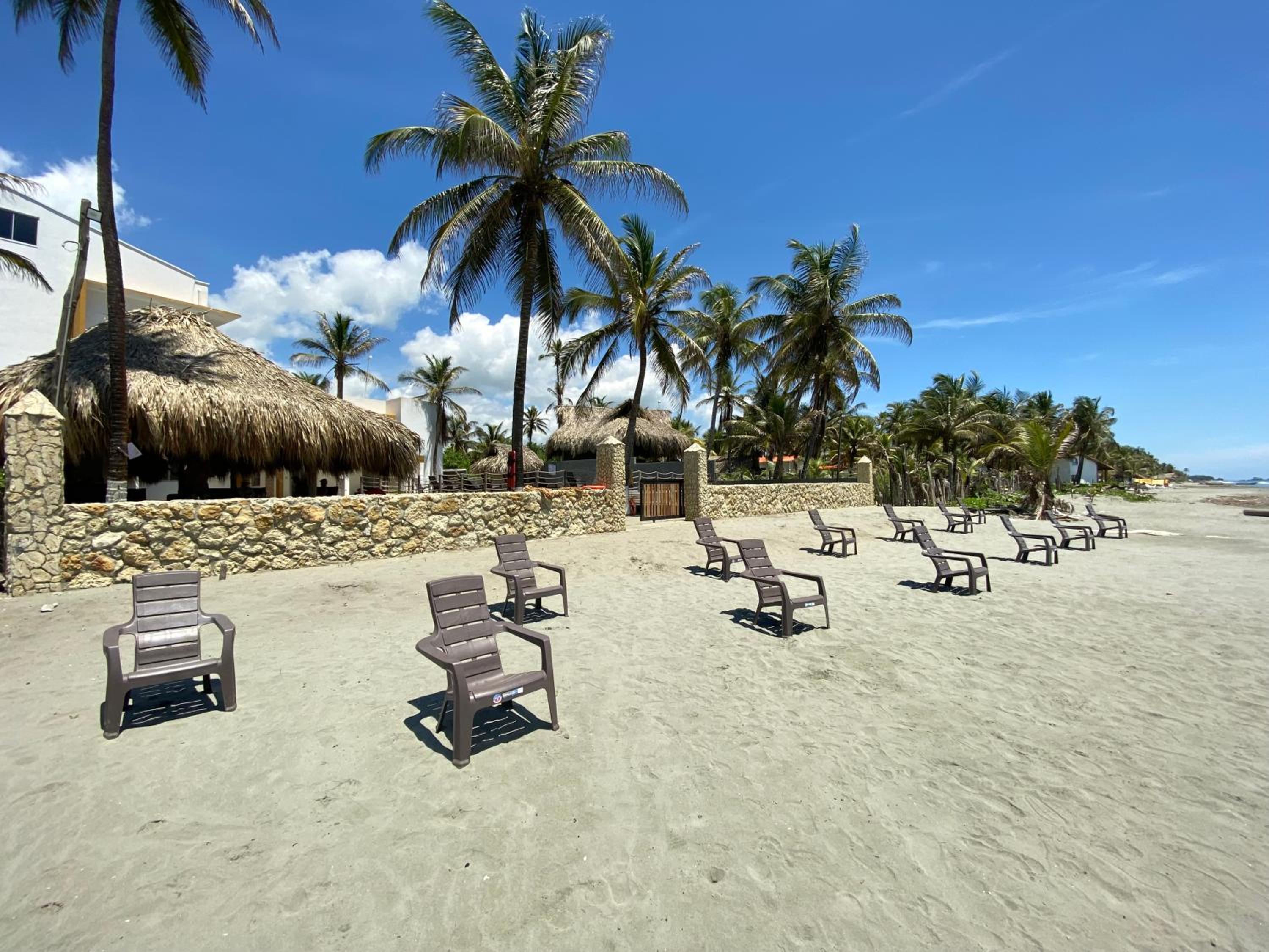 Apartamento en condominio con vista al mar