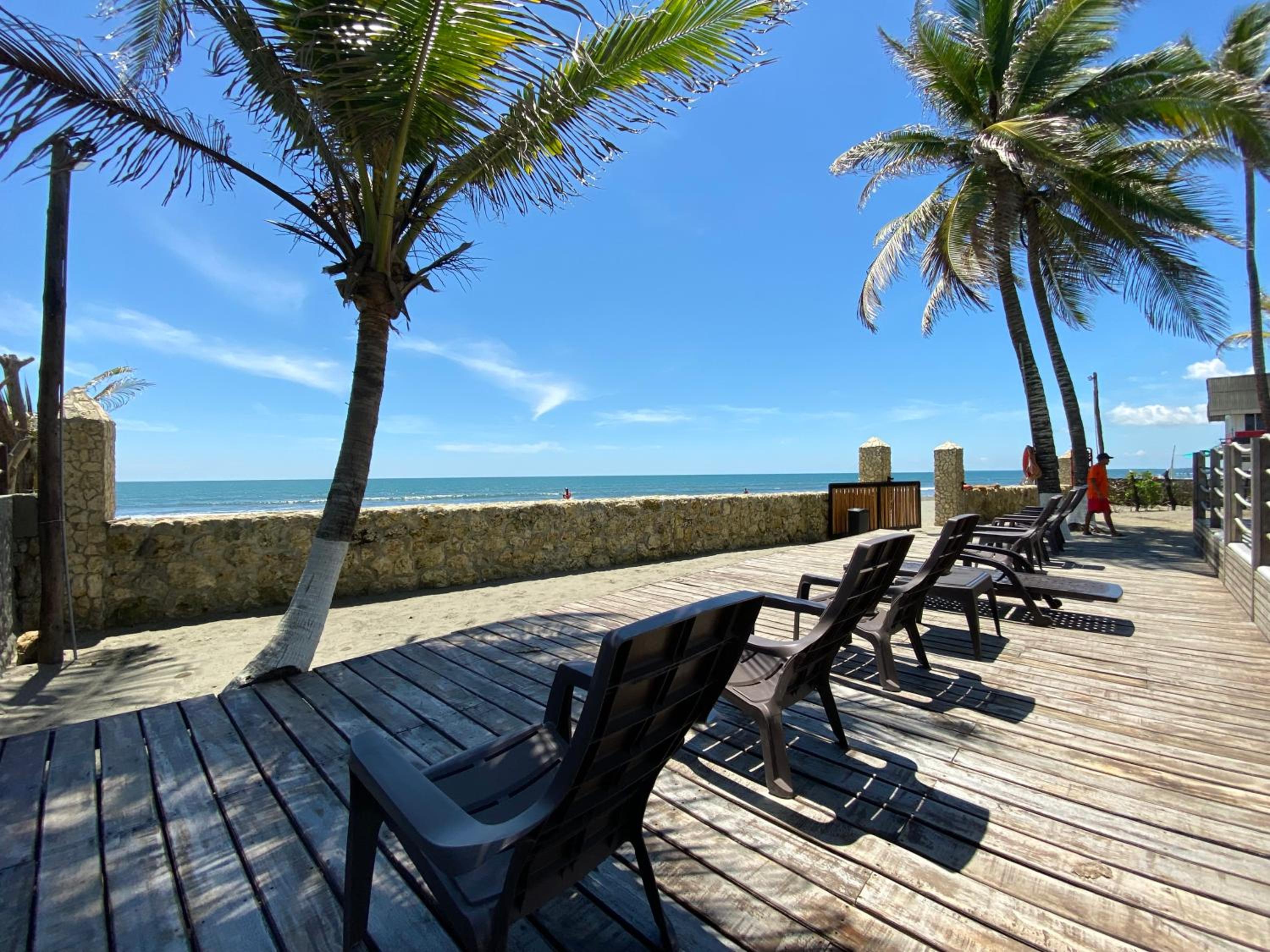 Apartamento en condominio con vista al mar