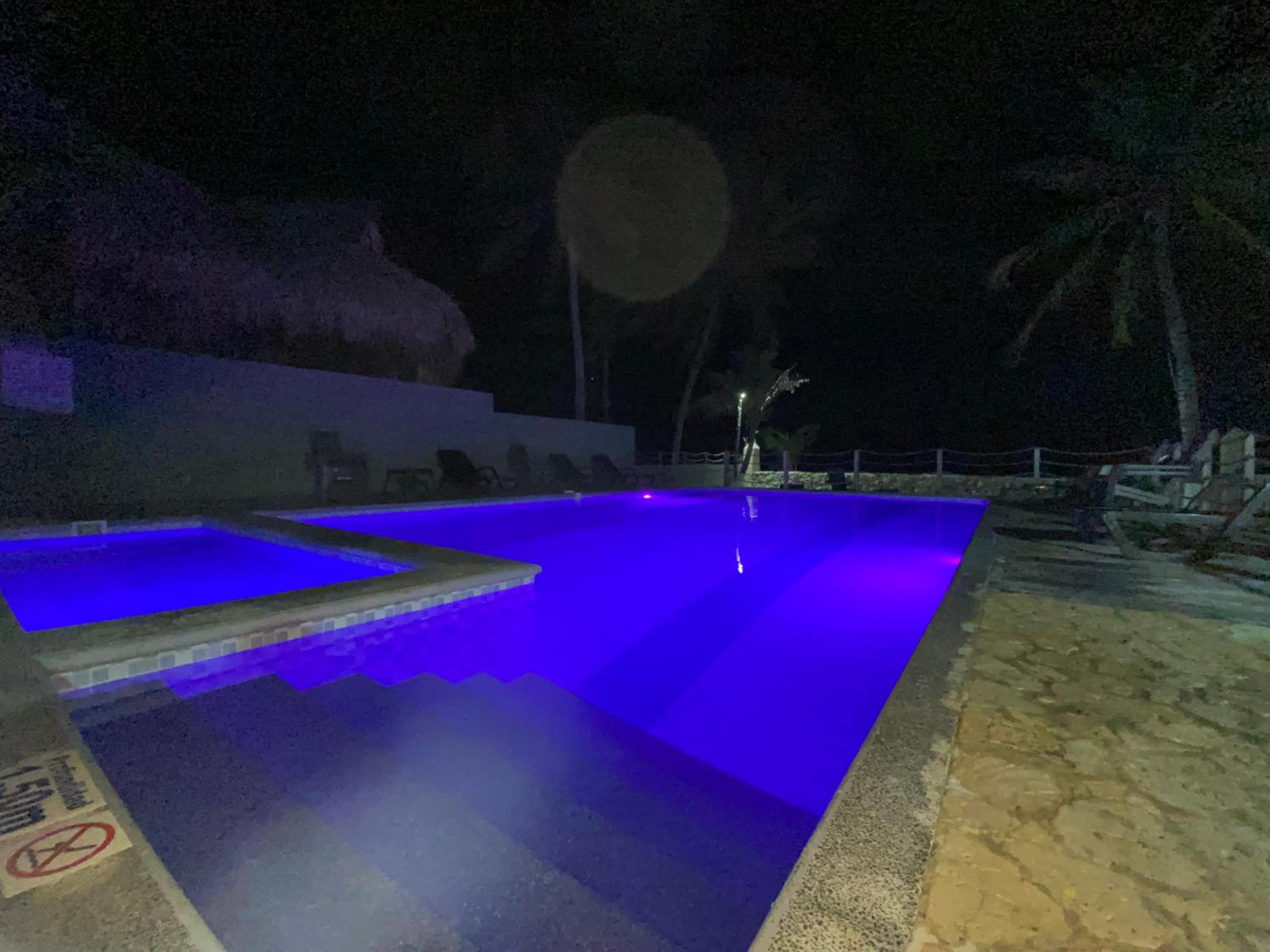 Apartamento en condominio con vista al mar