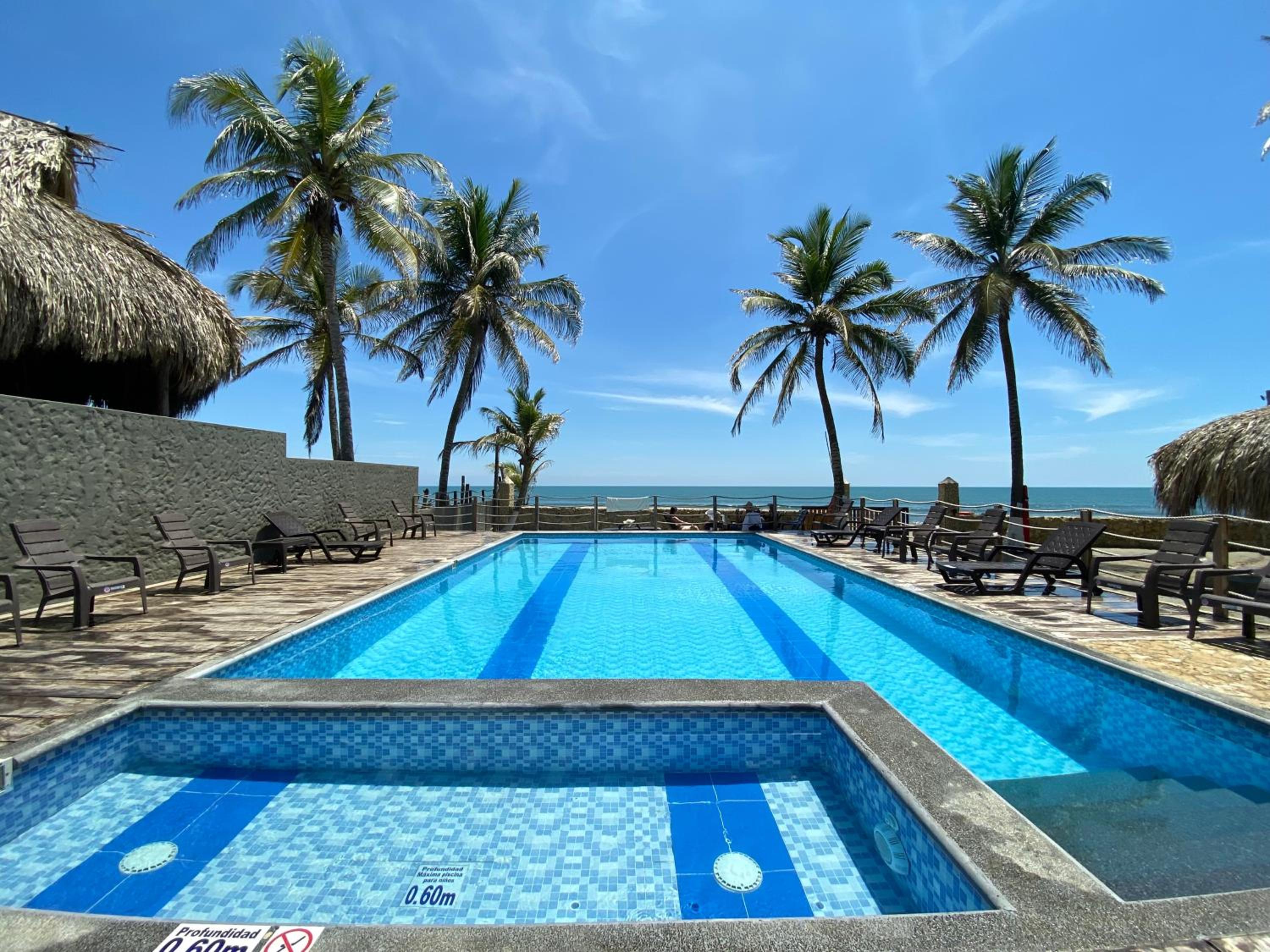 Apartamento en condominio con vista al mar