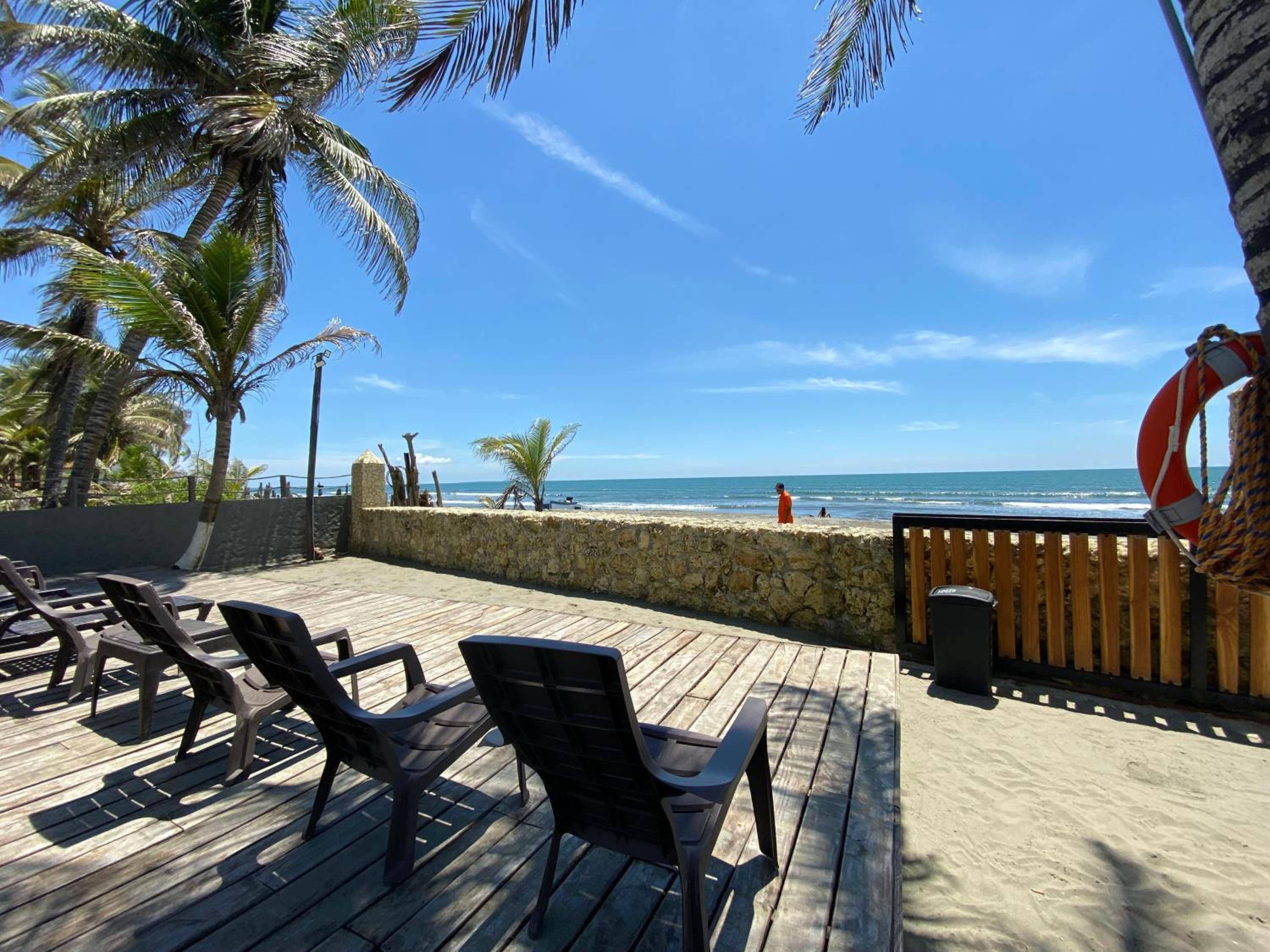 Apartamento en condominio con vista al mar