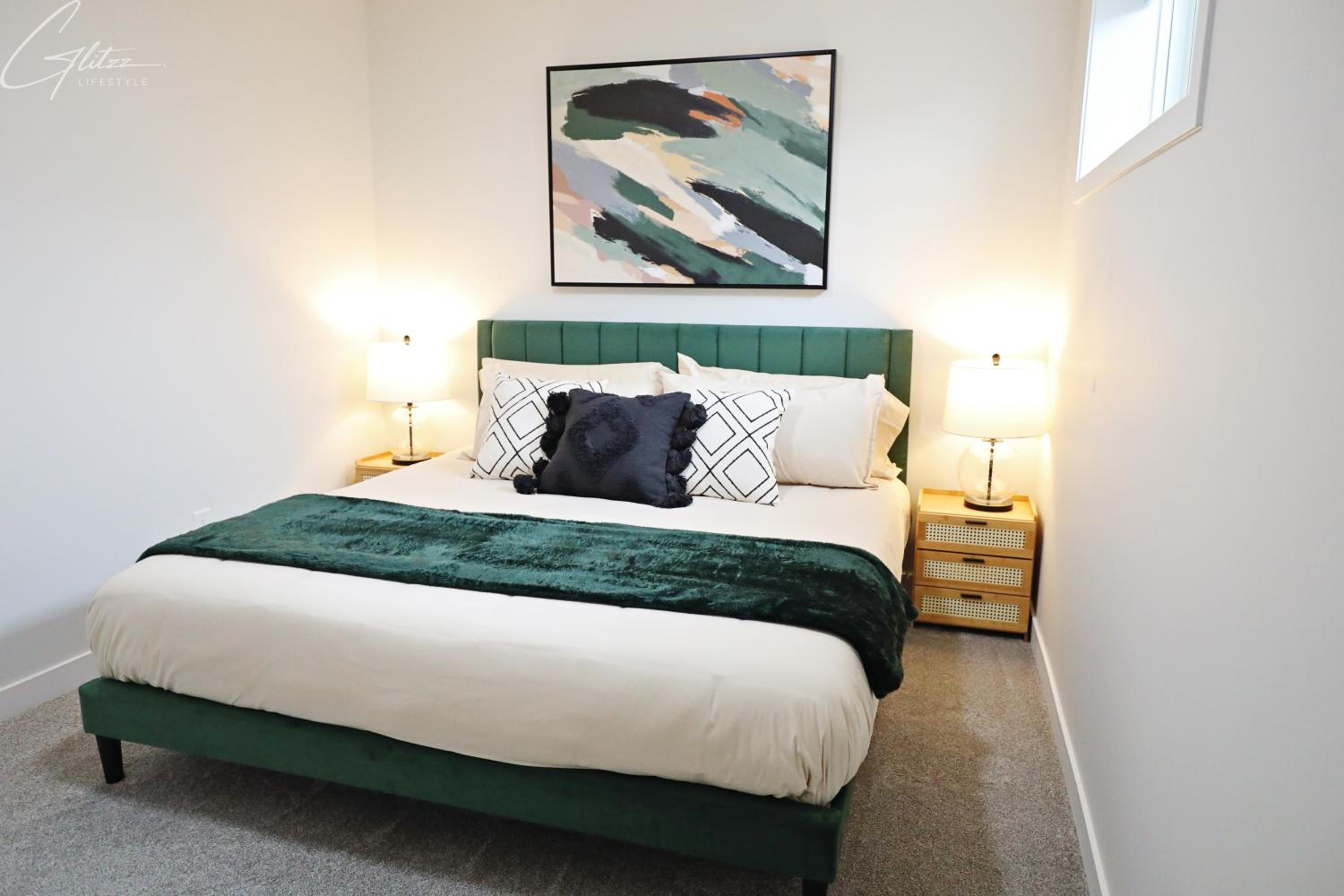 Stylish Suite With King Bed,Long Stays,Disney+,Airport
