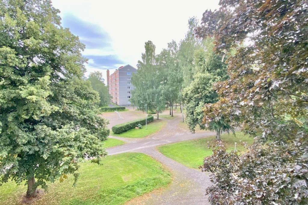 Beautiful 2 bedroom & Free parking view 5