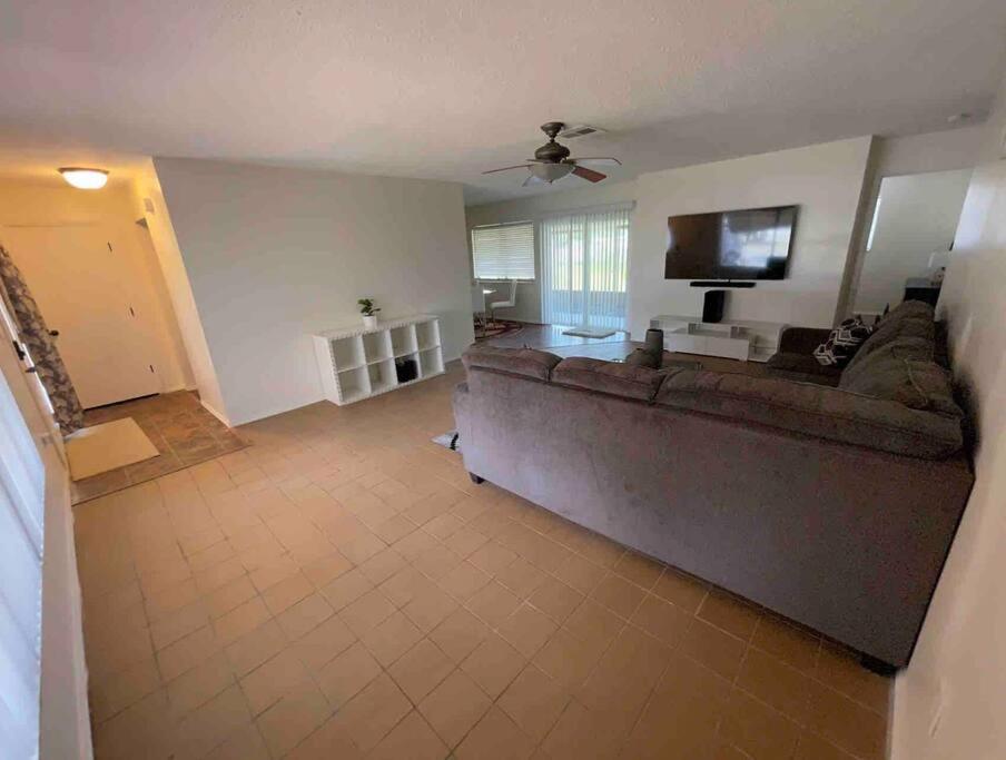Lakeside retreat - 3 Bedroom, 2 Bathroom house by the lake view 3