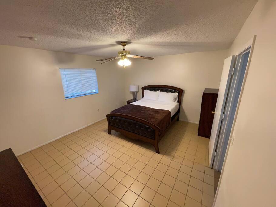 Lakeside retreat - 3 Bedroom, 2 Bathroom house by the lake view 4