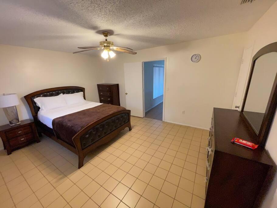 Lakeside retreat - 3 Bedroom, 2 Bathroom house by the lake view 5