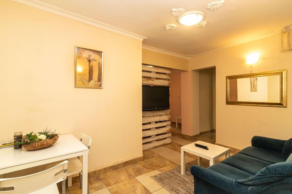 Charming Artistic Central Apartment