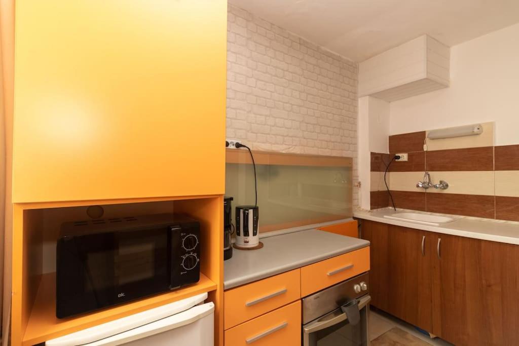 Charming Artistic Central Apartment