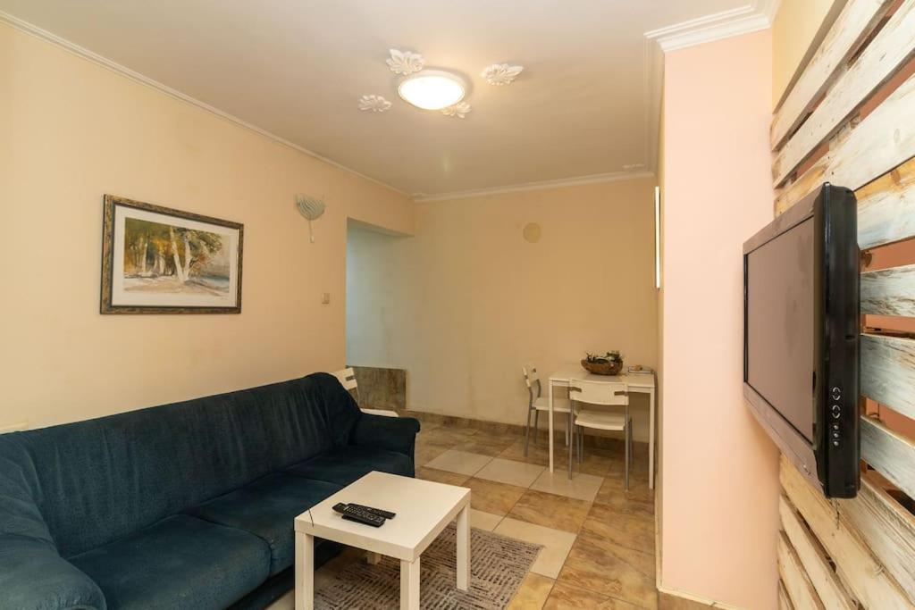 Charming Artistic Central Apartment