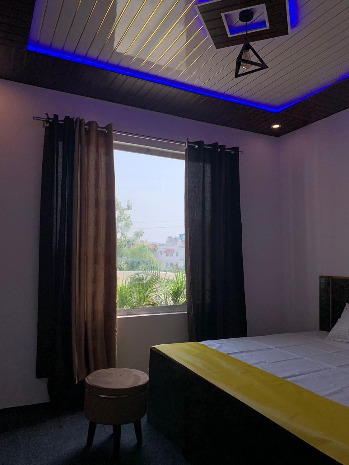 Privyrooms