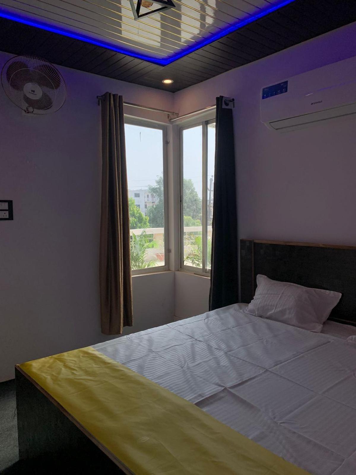 Privyrooms