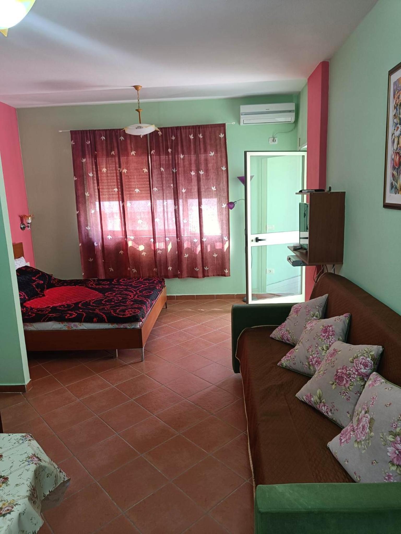 Aldom Apartments
