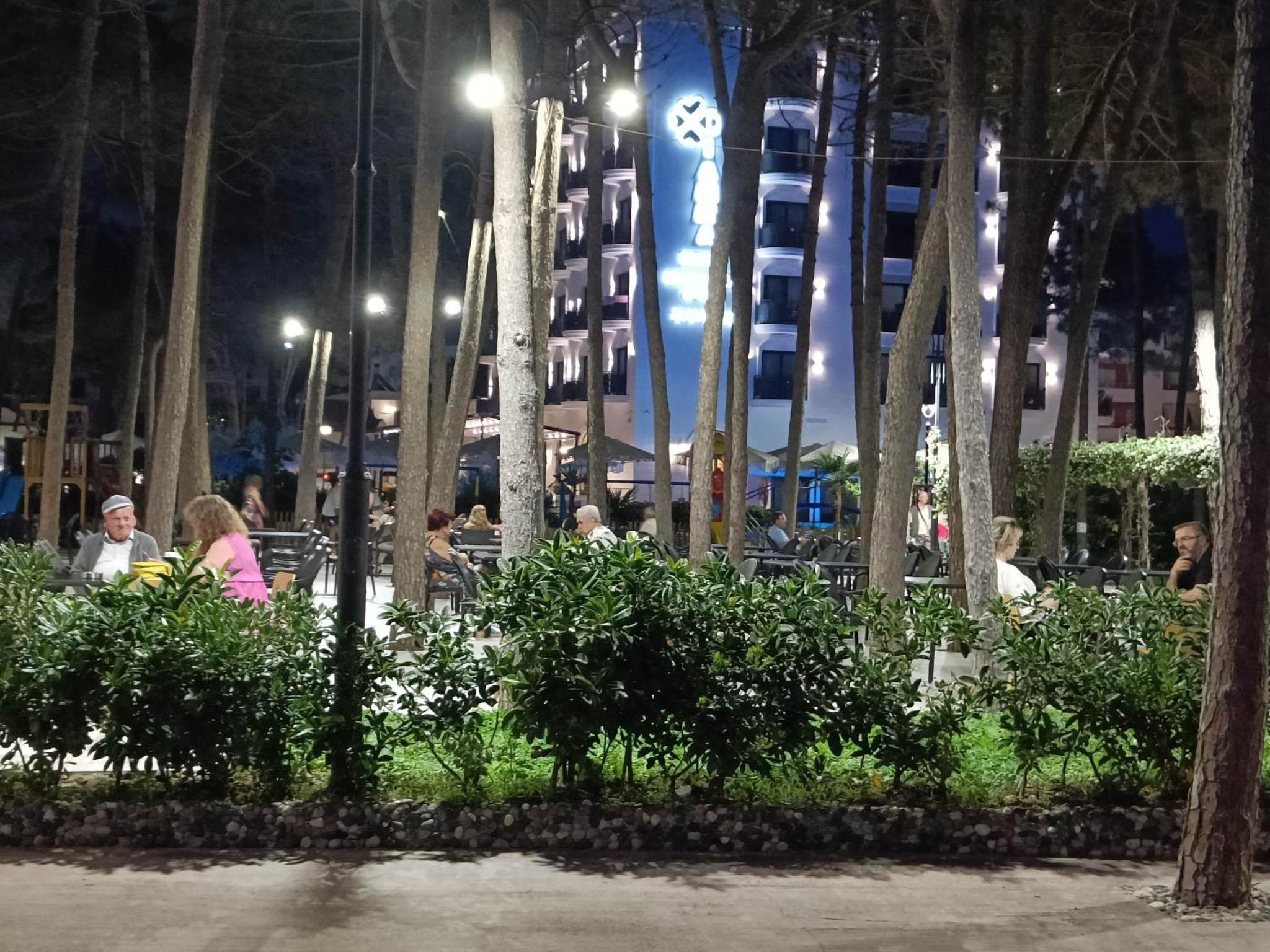 Aldom Apartments