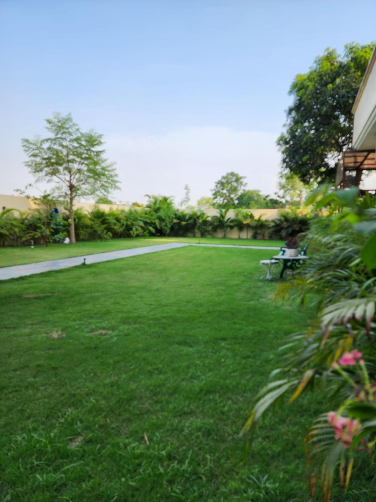 Param Country Home - Swimming Pool included view 2