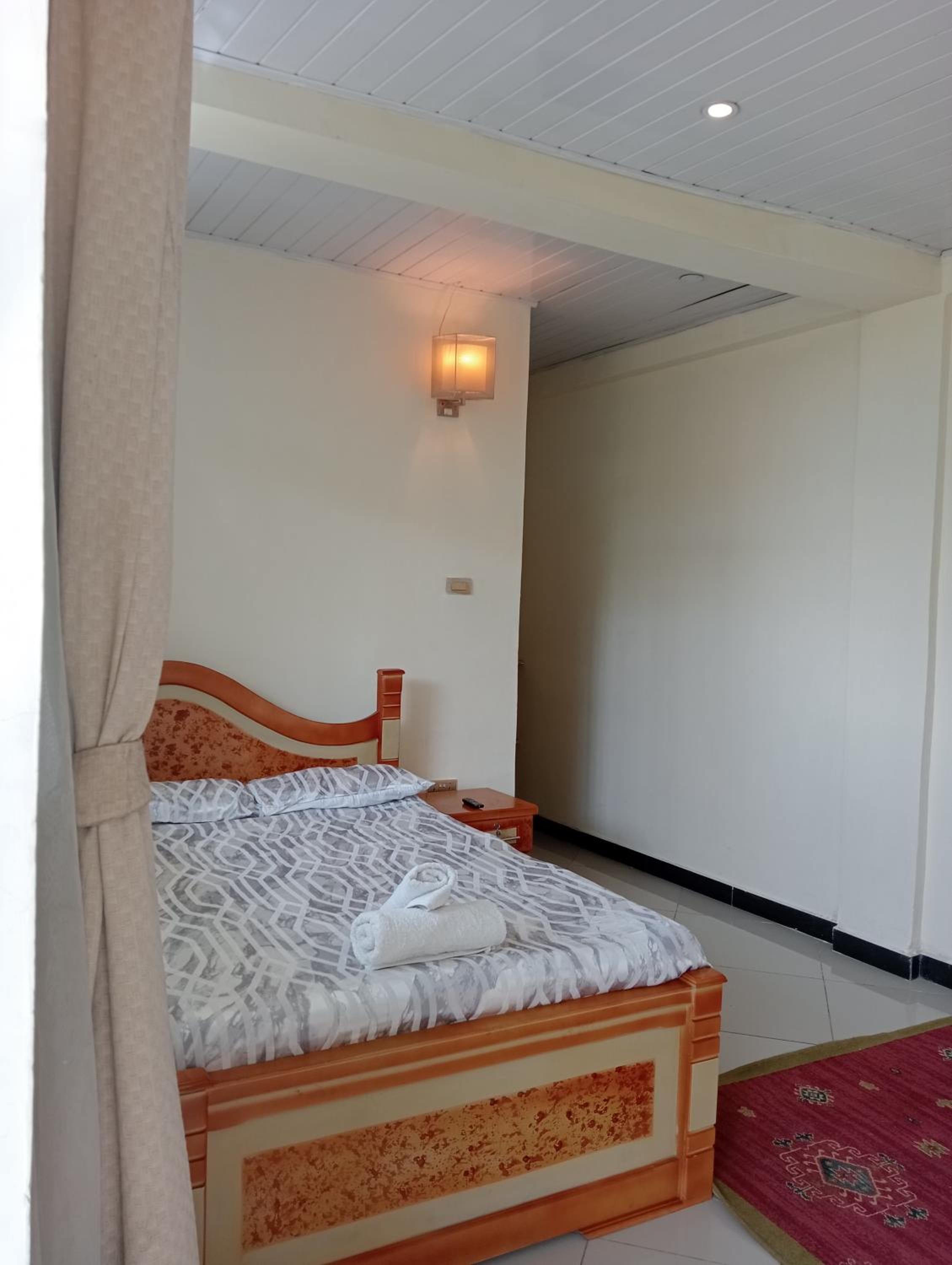 Avi Guest House