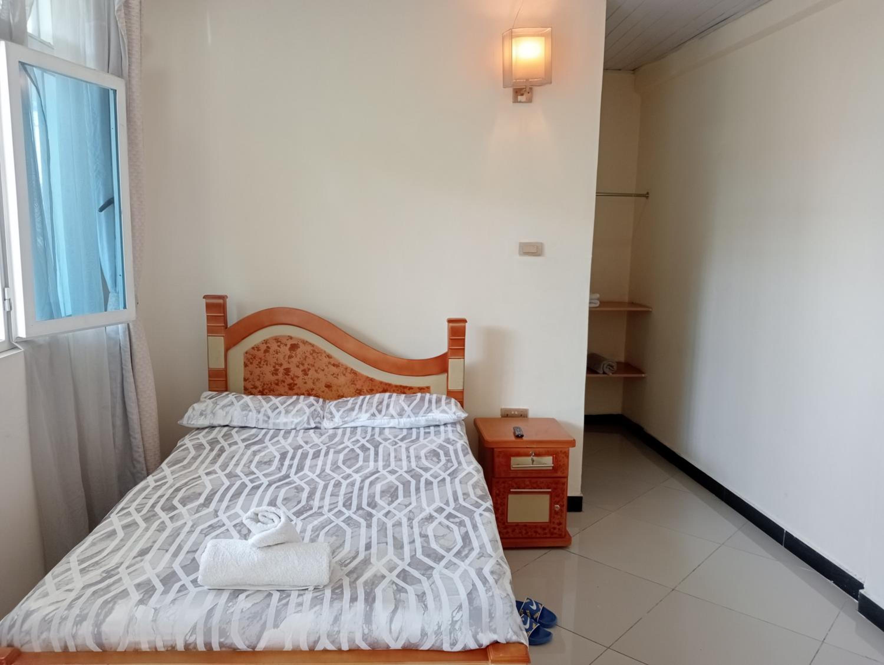 Avi Guest House