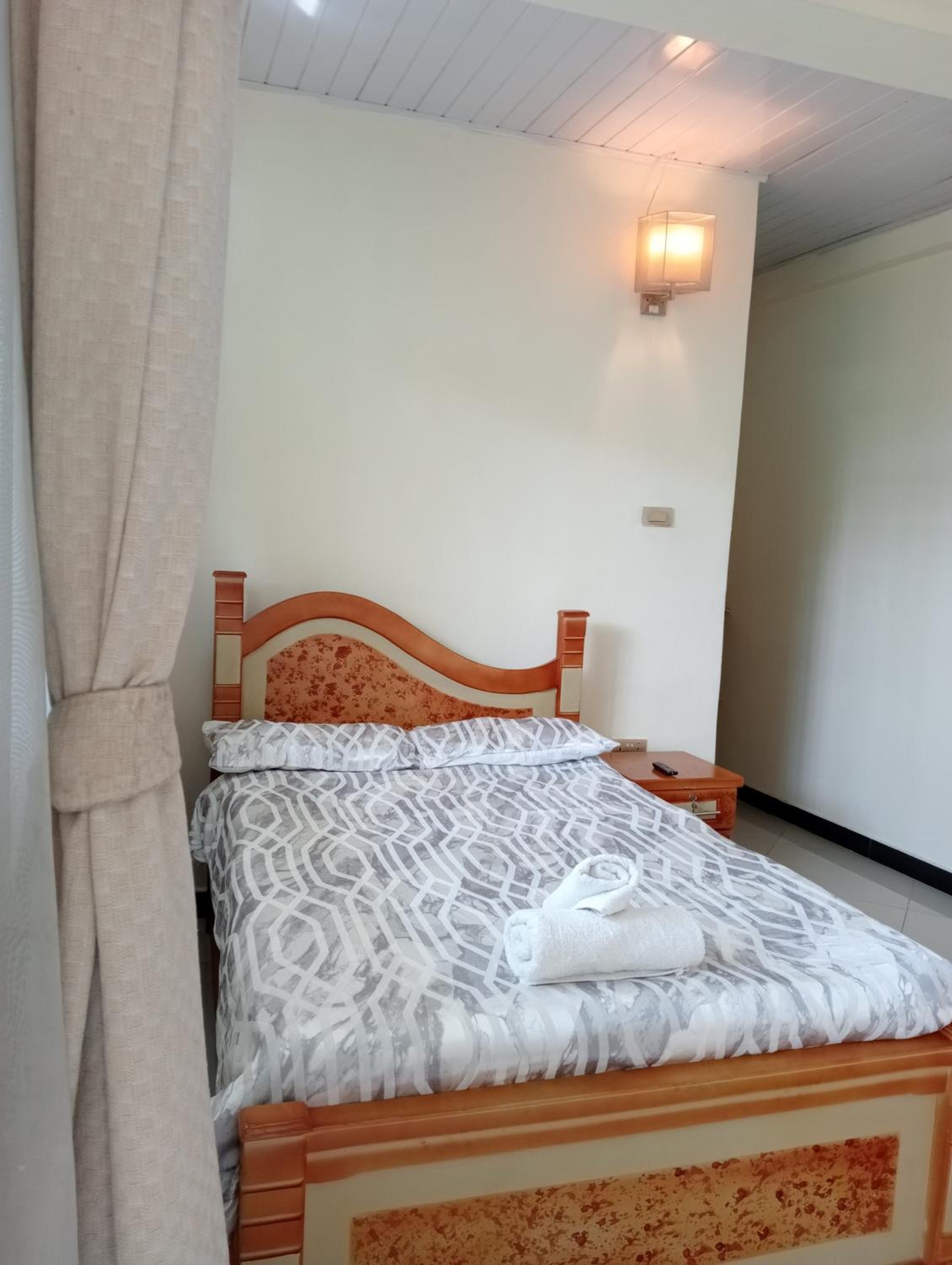 Avi Guest House