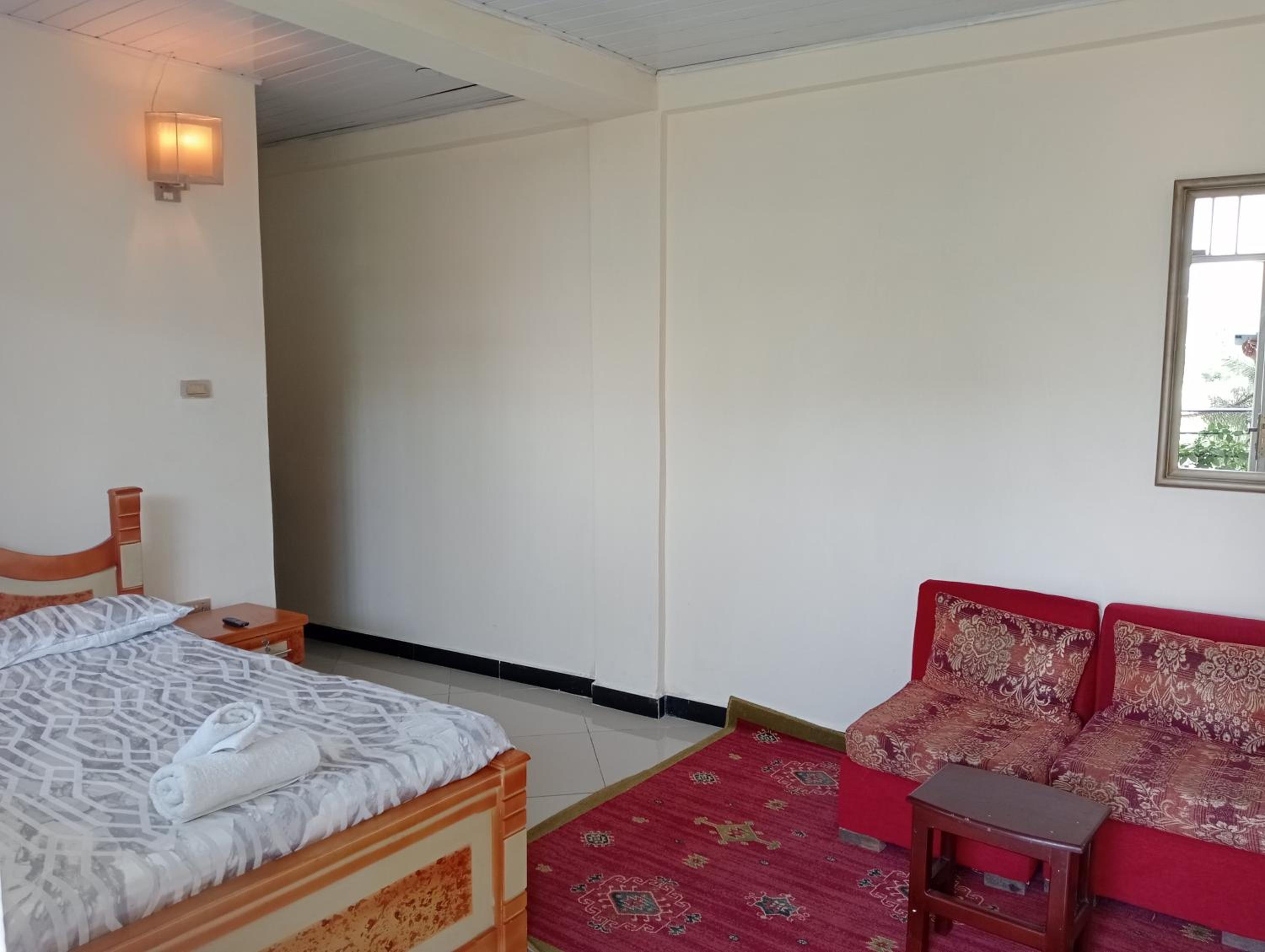 Avi Guest House