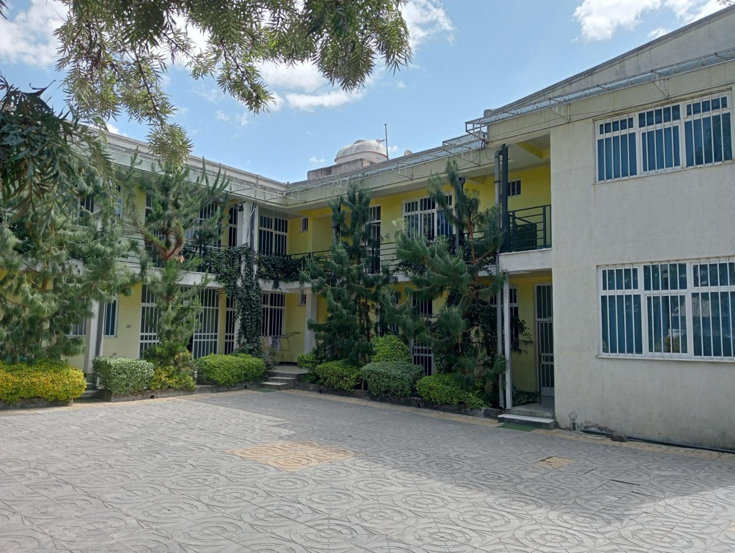 Avi Guest House