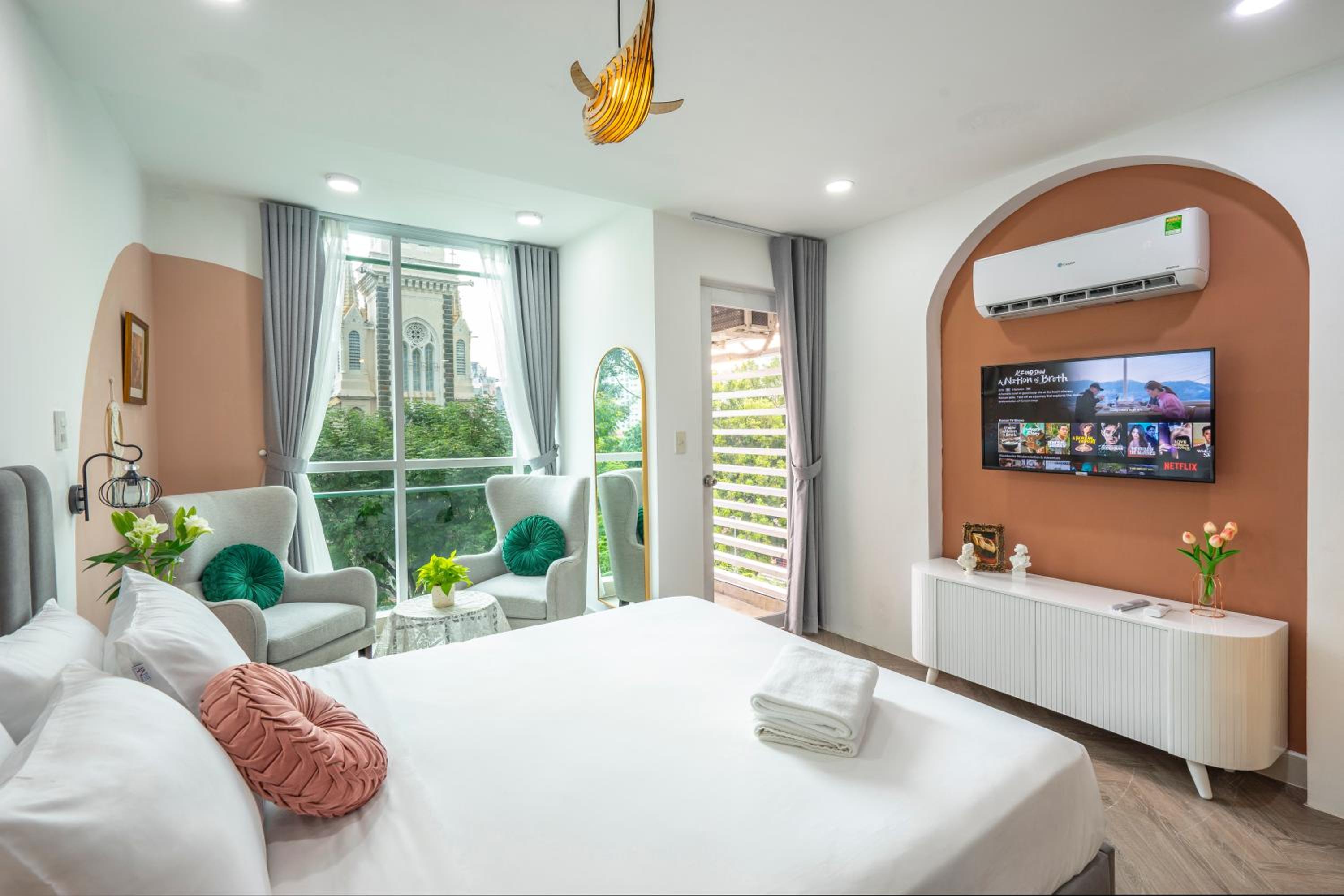 SAZI Church View Home - Free Nails HairWash