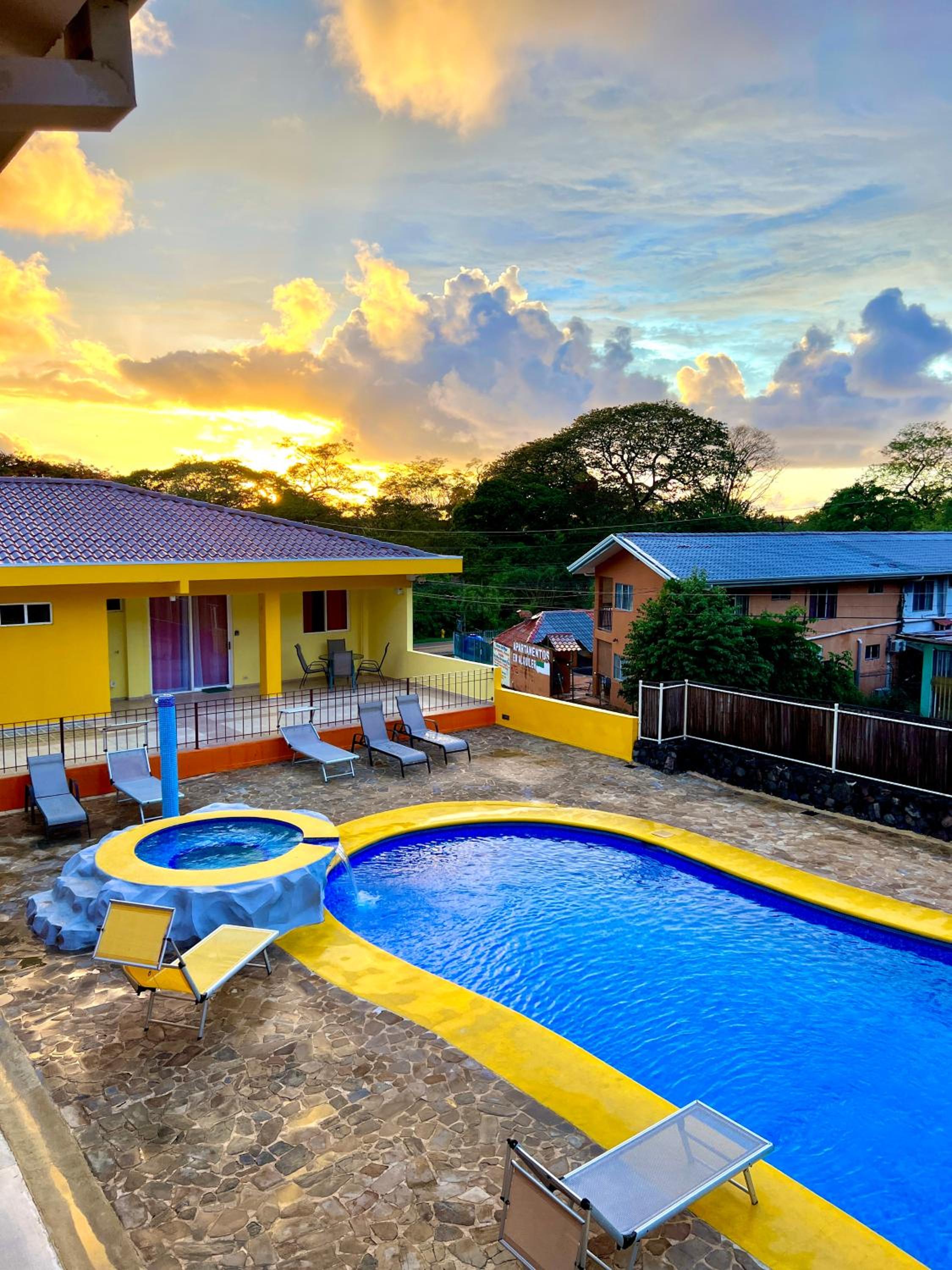 Discounted - Hermosa Paradise Mins from beach