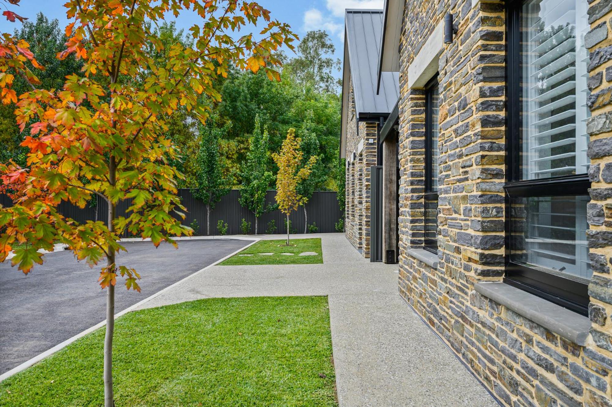 Vale 194 - Luxury Accommodation in McLaren Vale - 5 holiday homes with king size beds