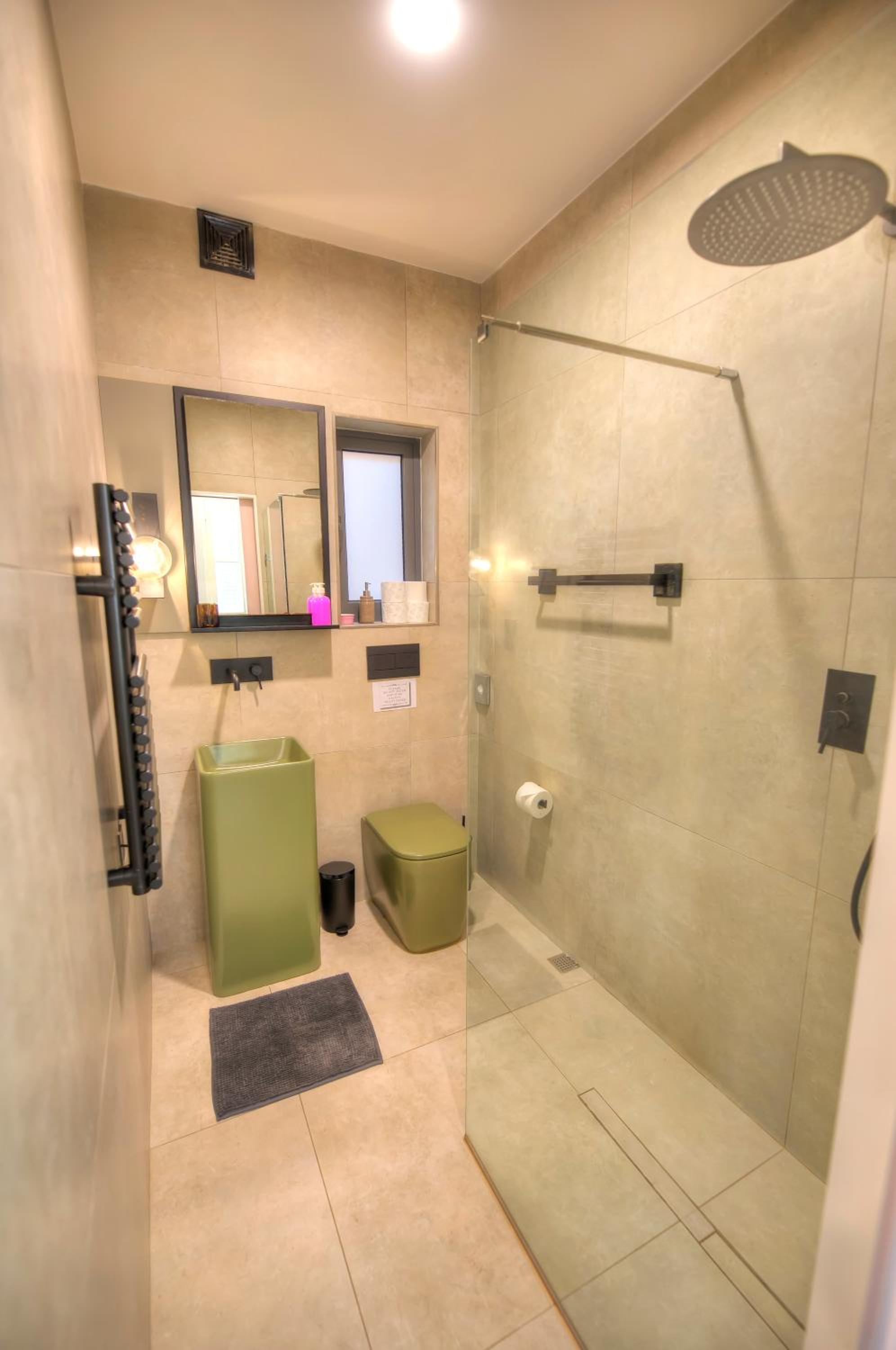 Beautiful one bedroom seafront apartment VPAL1-1 view 3
