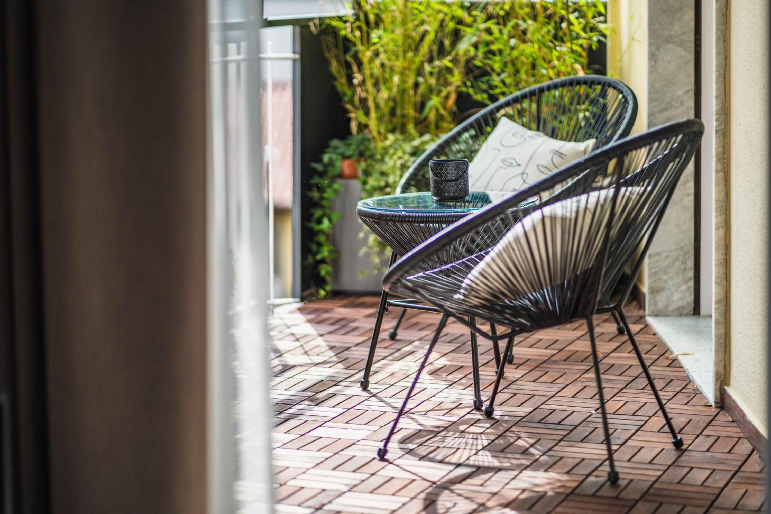 Gaby Lake Suites en Como — balance & terrace