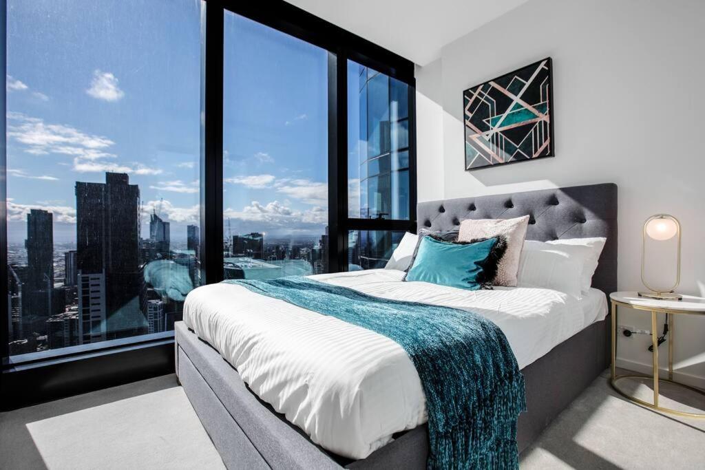 Stunning City Views 2 bed 2 bath- Ur Urban Oasis!