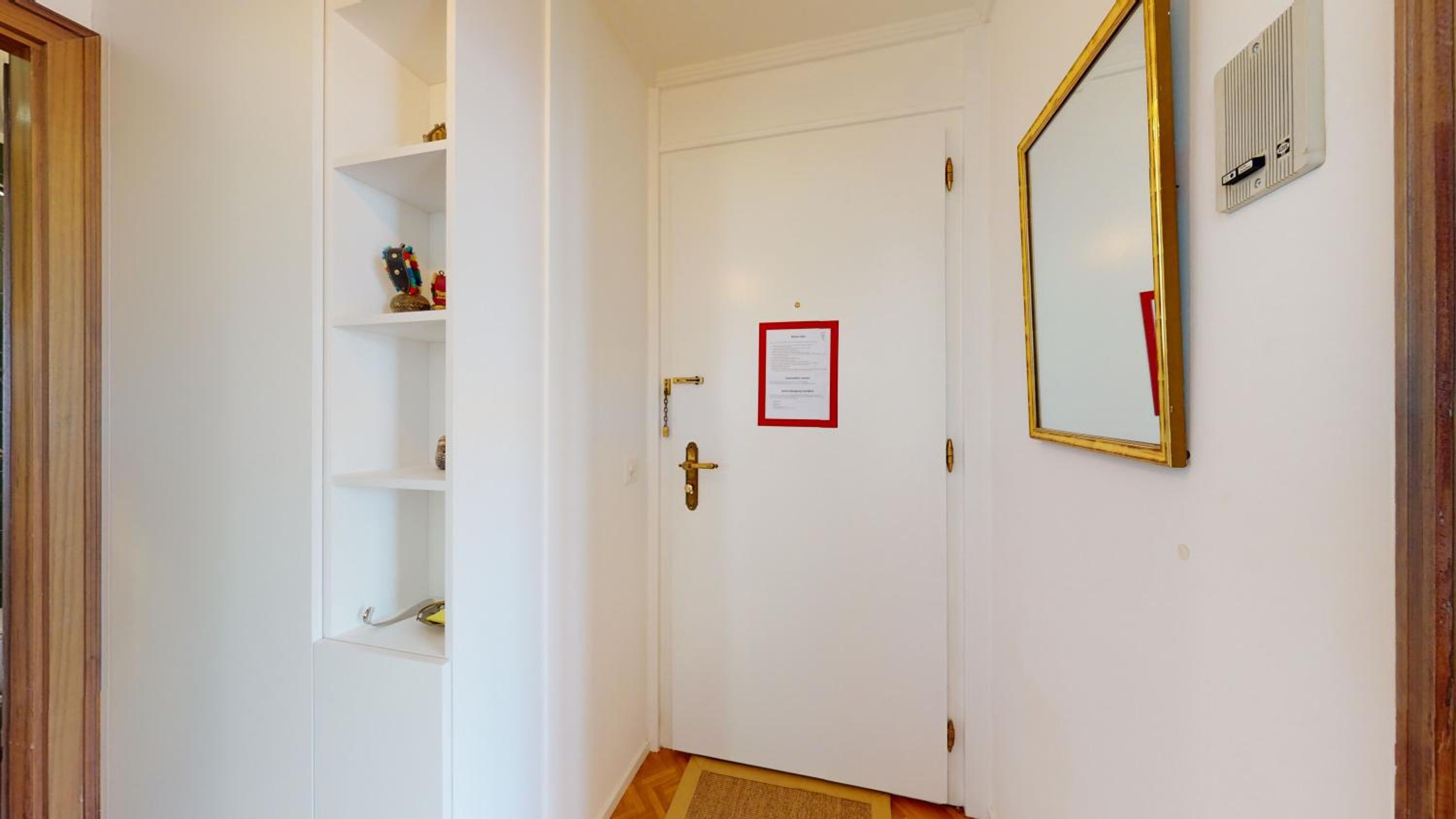 Bright flat overlooking Lake Geneva