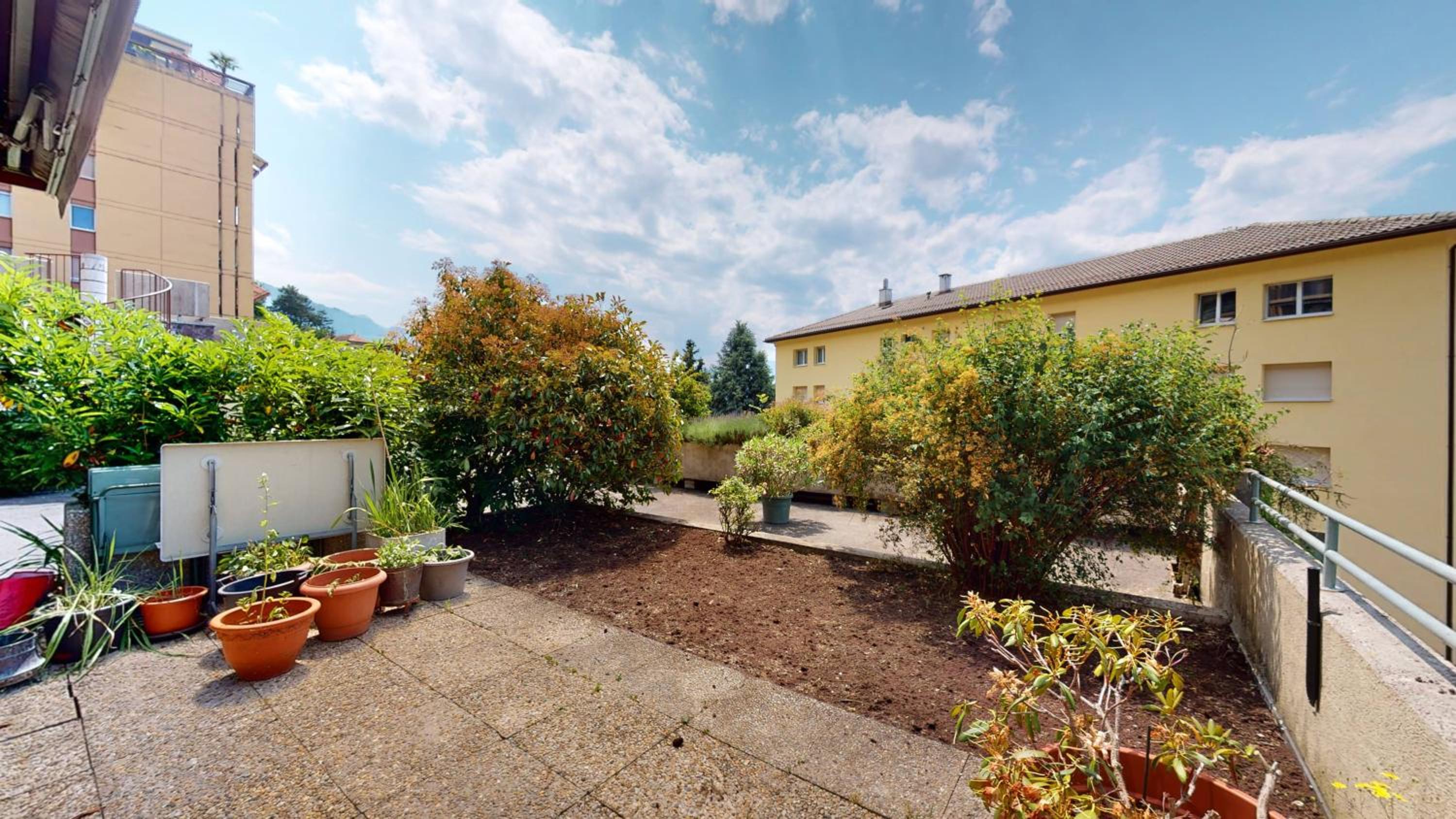 Bright flat overlooking Lake Geneva