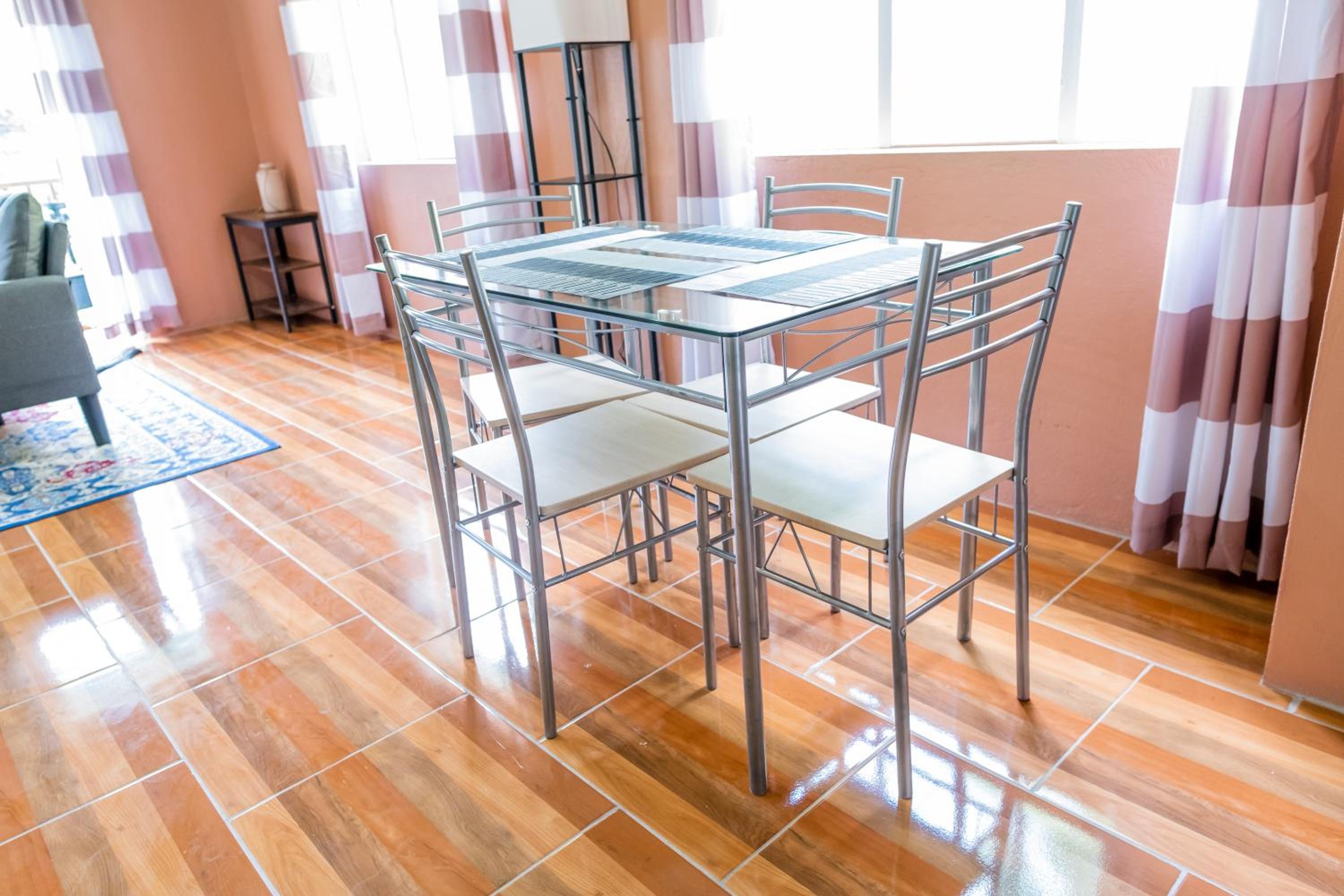 Golden Palms Apartment