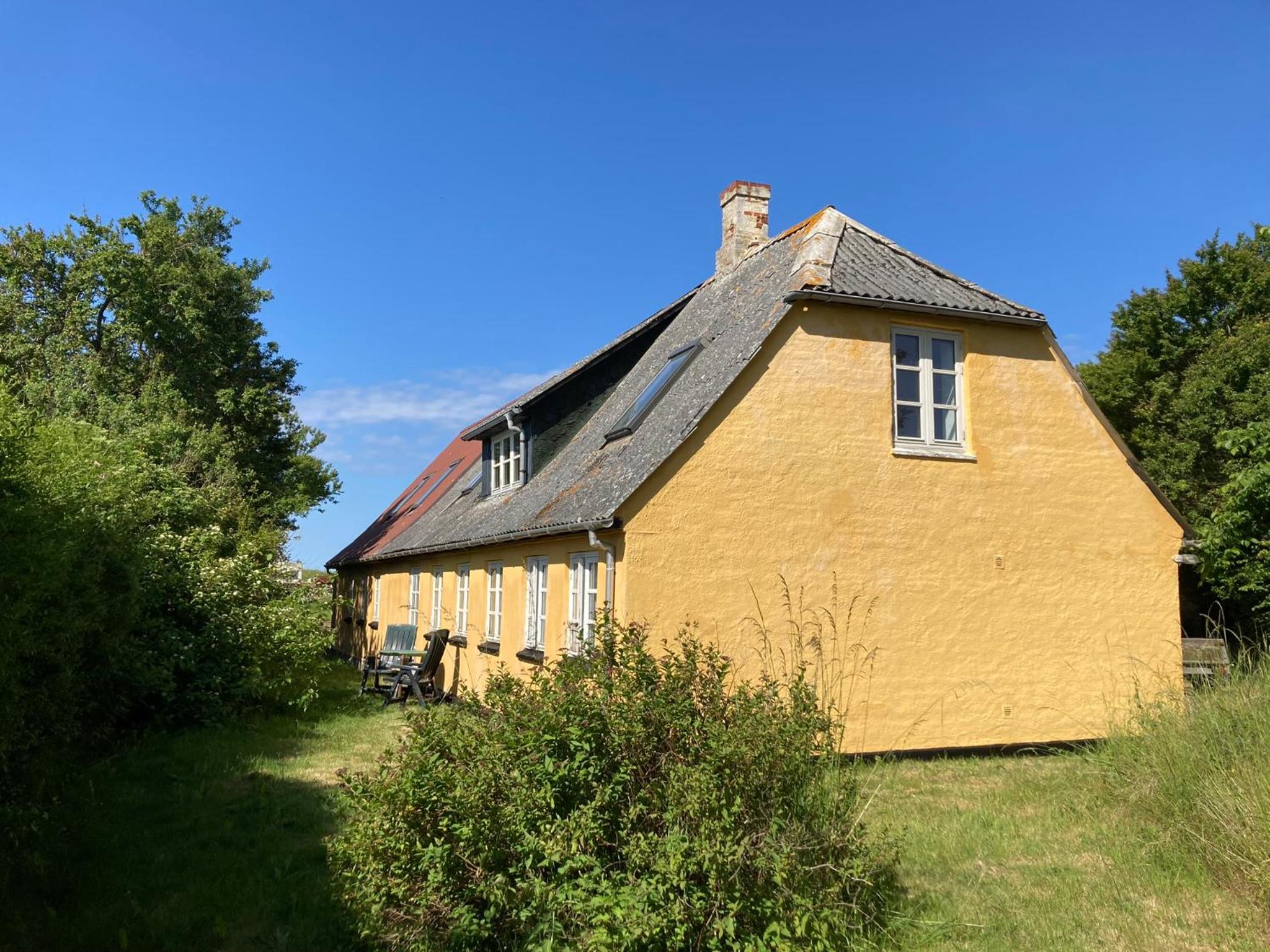 Bjørnø Vingård B&B - bed&bath view 2