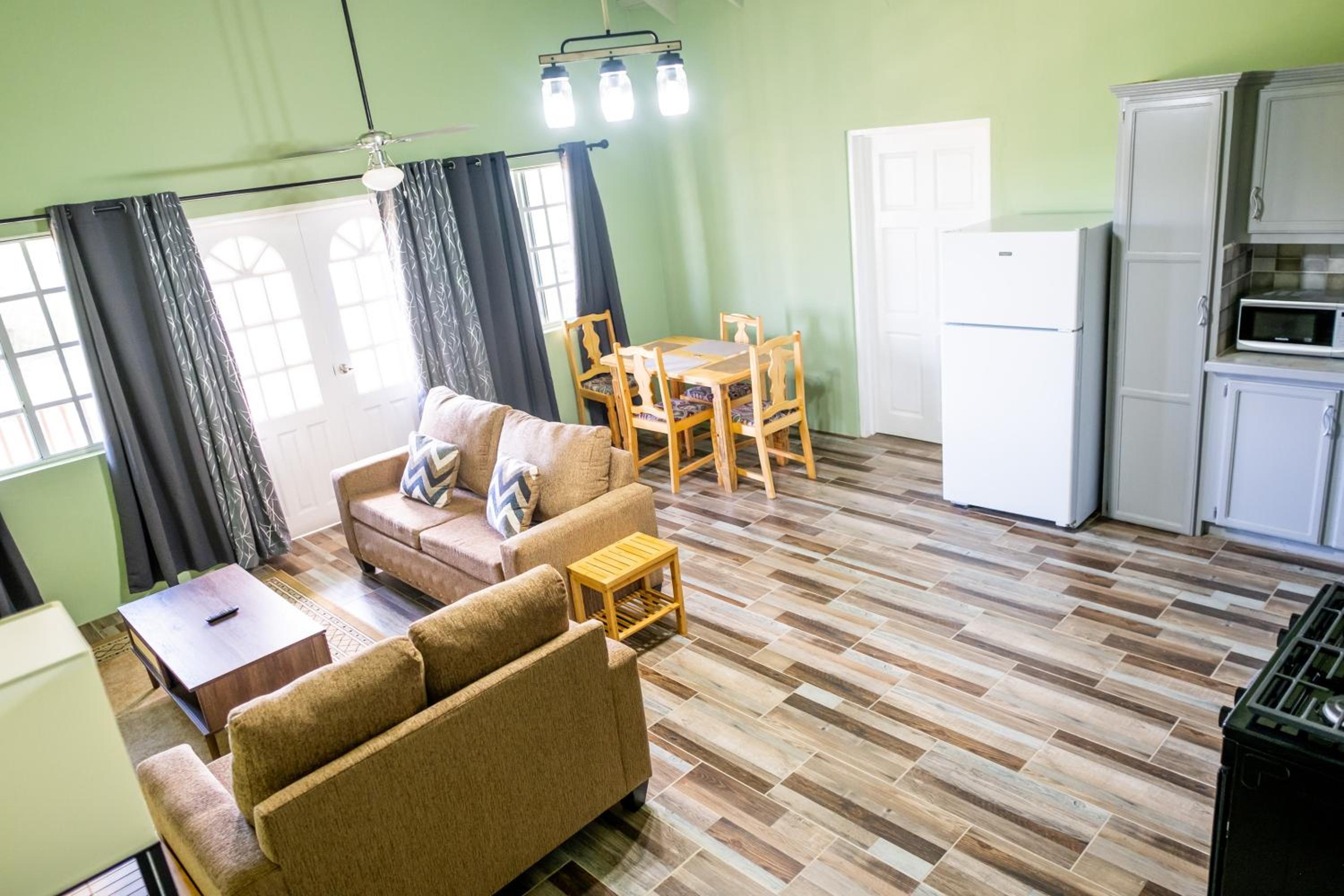 Golden Palms Apartment
