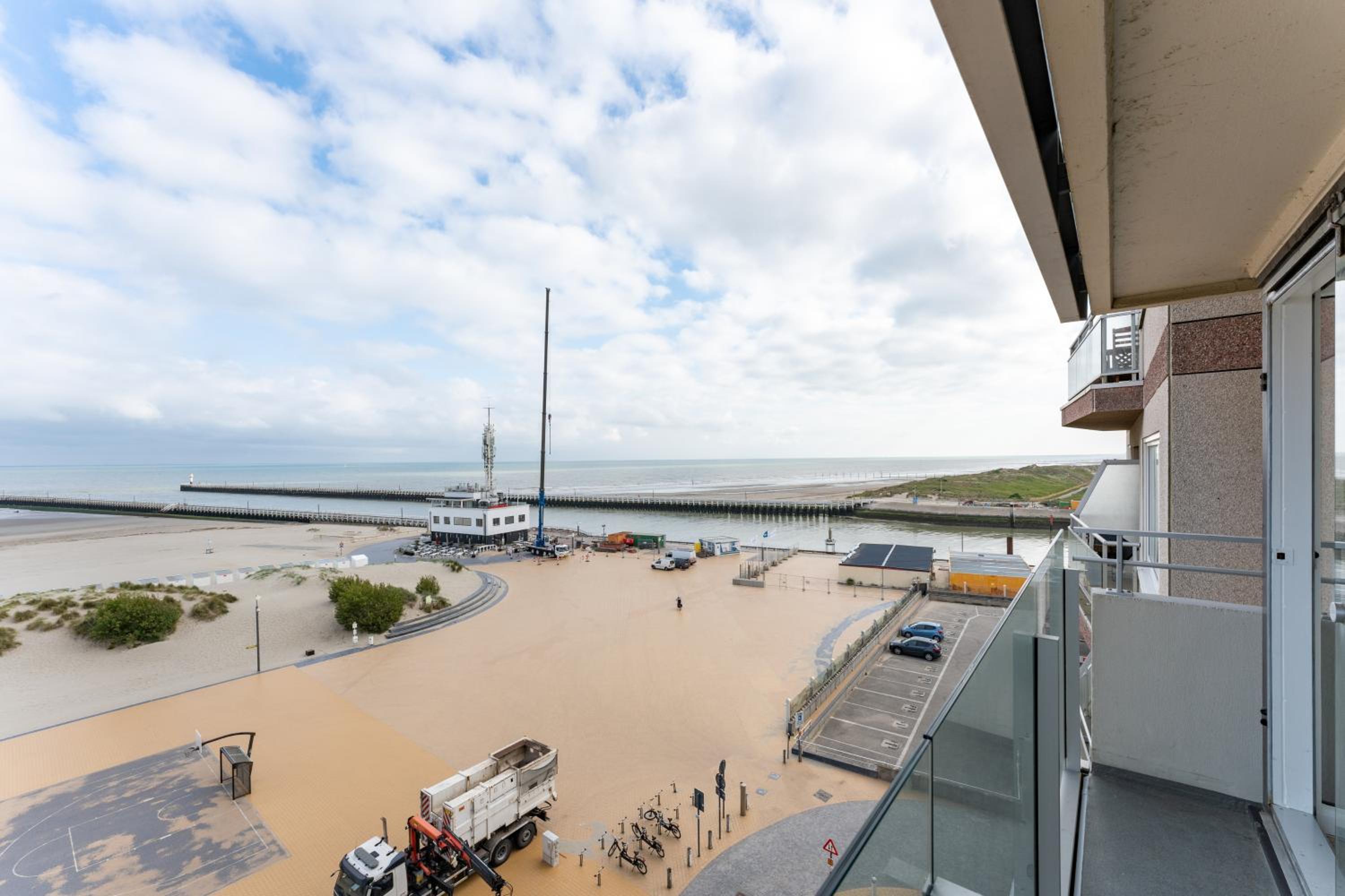 Zeedijk app met panoramisch uitzicht op pier - 6p
