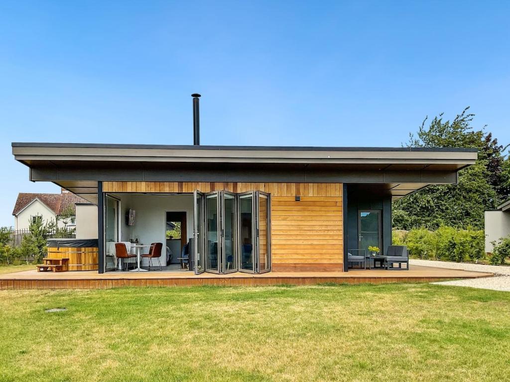 Stunning "Orwell" Scandinave Lodge with Private Hot Tub view 5