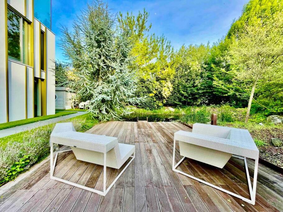 Luxus Design Ferienhaus Villa EMG Bensheim nah Frankfurt, Heidelberg mit Sauna, Schwimmteich, Garten für Familien und Gruppen bis 17 Personen