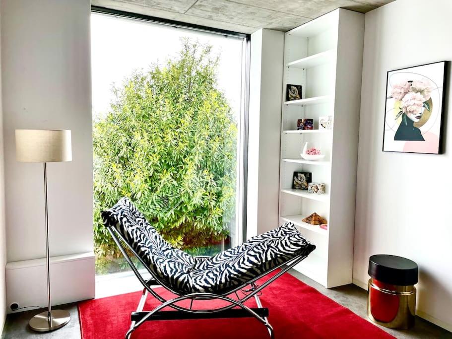 Luxus Design Ferienhaus Villa EMG Bensheim nah Frankfurt, Heidelberg mit Sauna, Schwimmteich, Garten für Familien und Gruppen bis 17 Personen