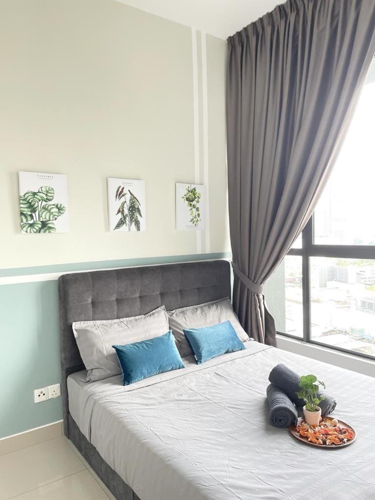 Lavile Homestay near Sunway Velocity and MRT Maluri by Iconique