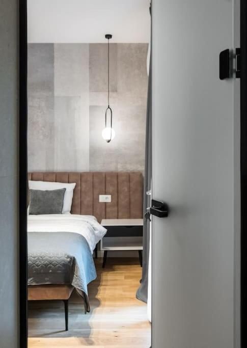 Amazing Terrace Bright Studio - Amzei Square
