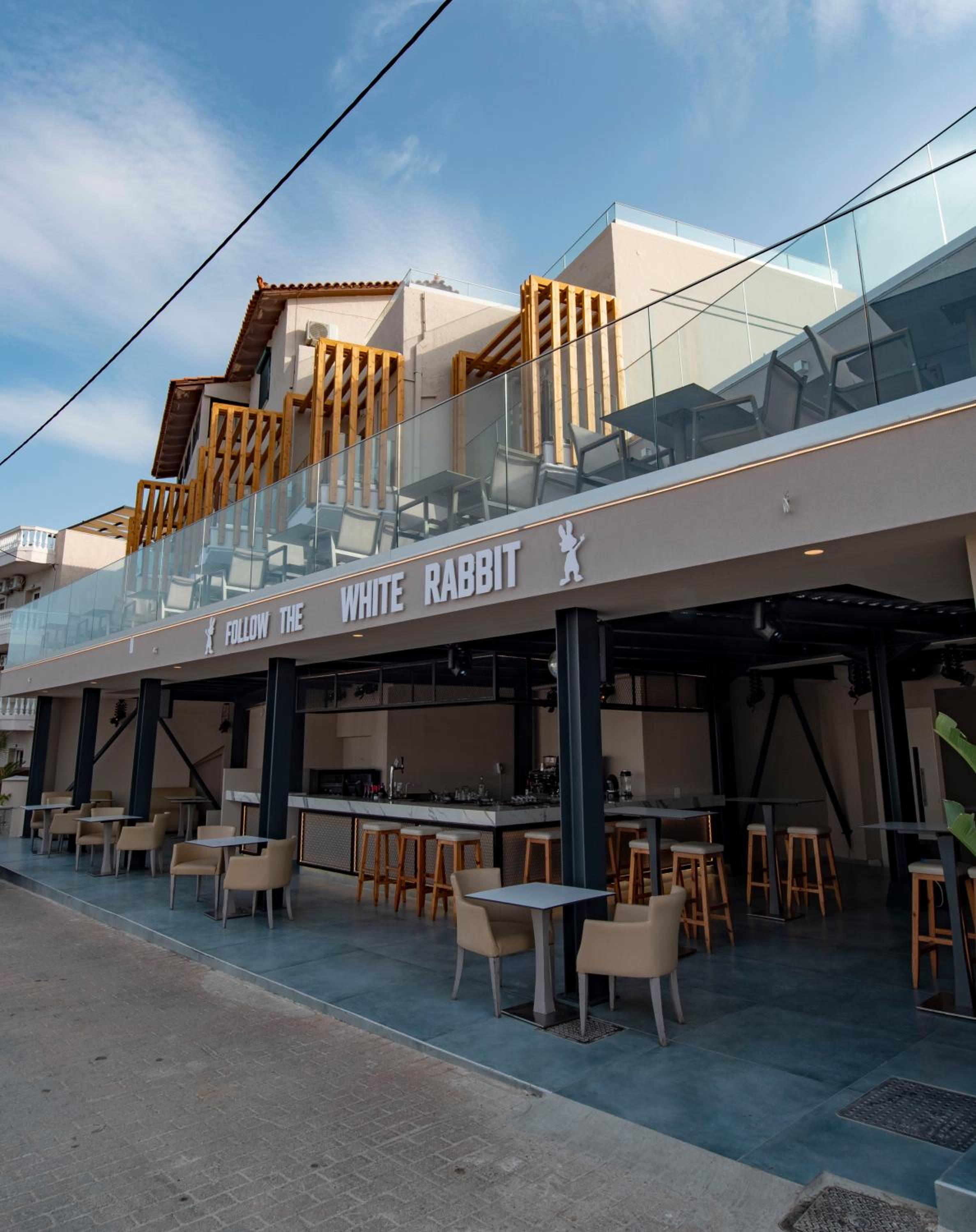 Elmi Beach Hotel & Suites