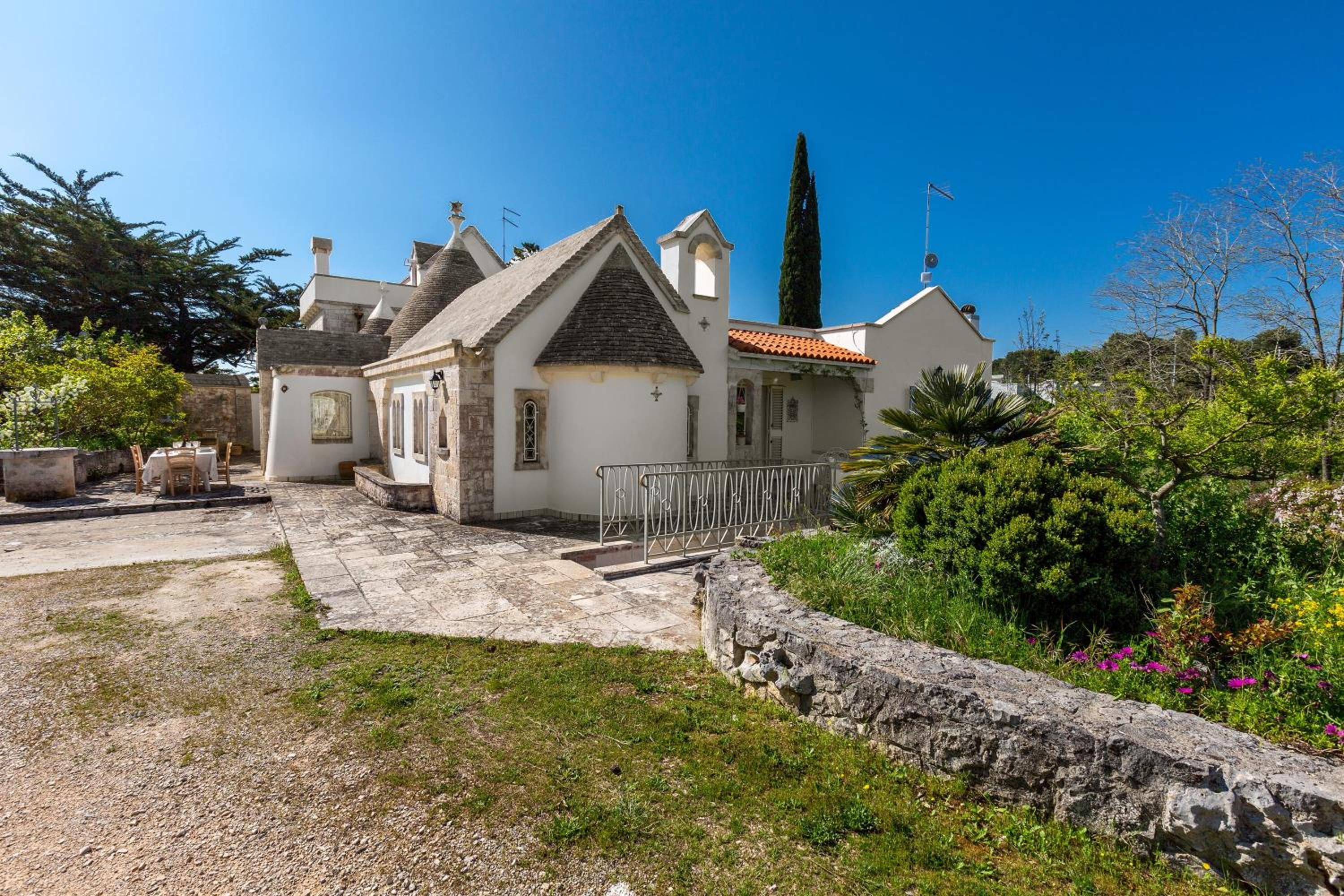 Villa Poggio dei Loti by BarbarHouse view 2
