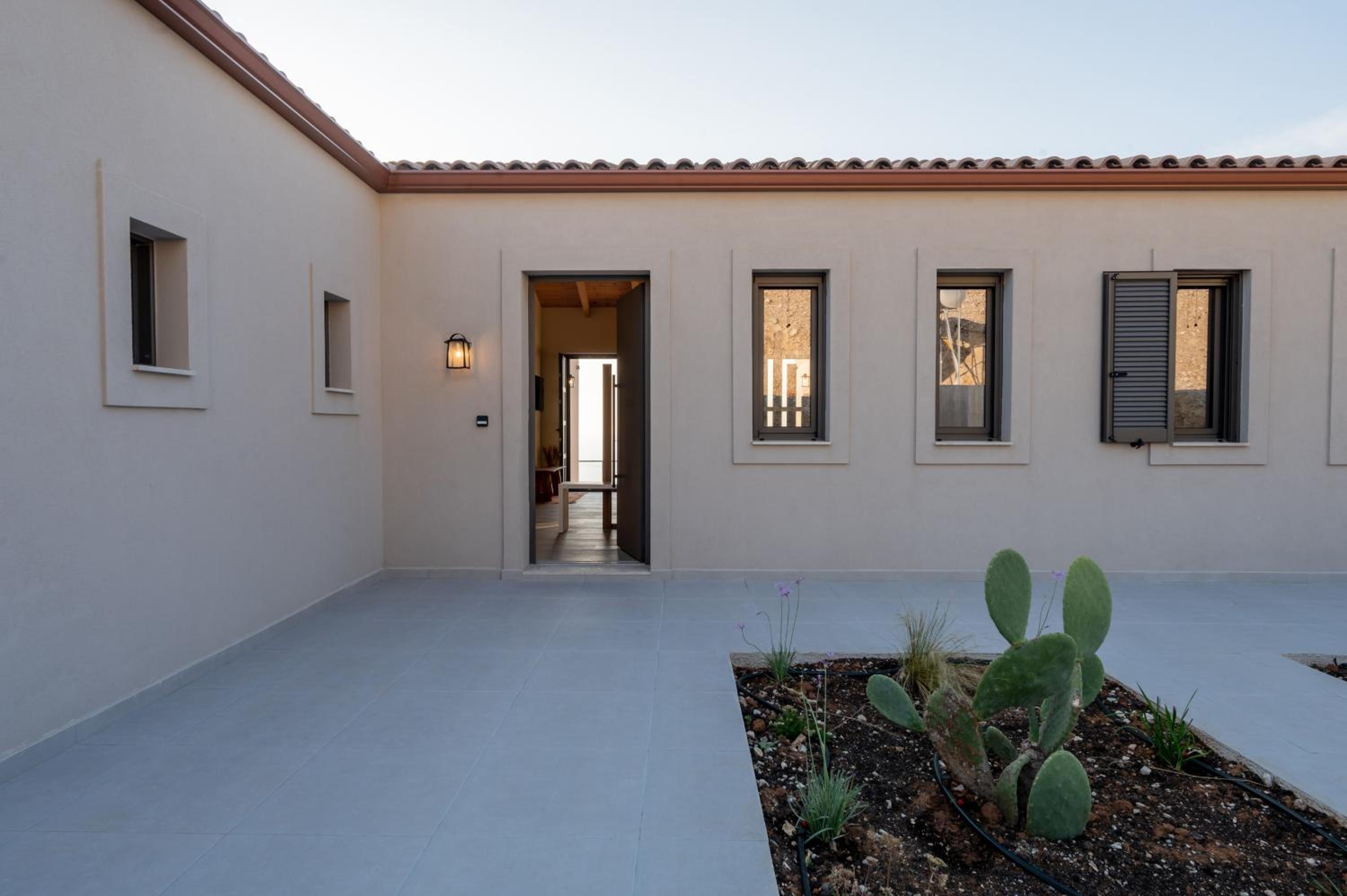 Hotel J&C Luxury Villa - Image 1