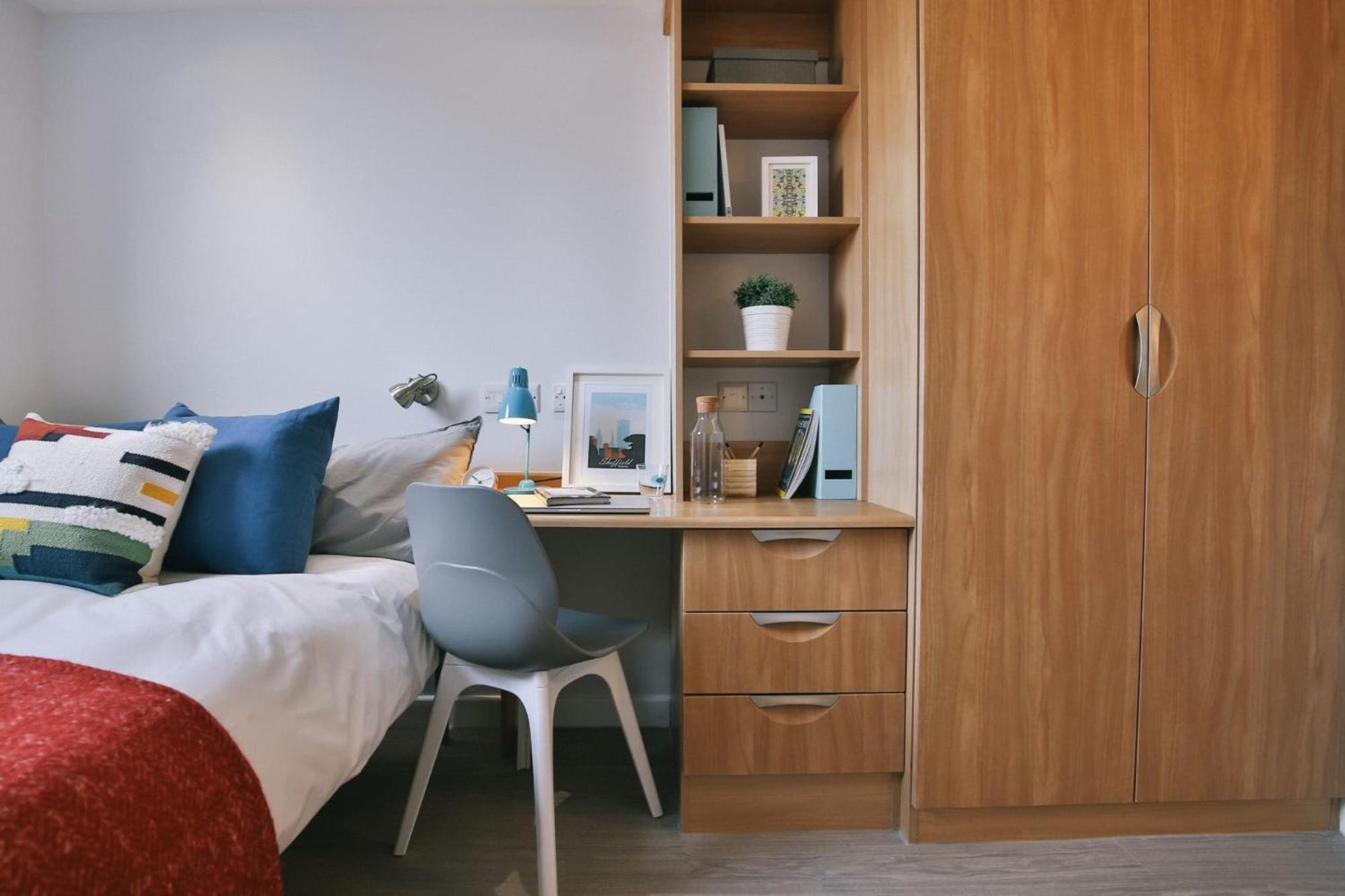 Ensuite Bedrooms With Shared Kitchen and 5 Bedroom Apartments at iQ Steel in Sheffield