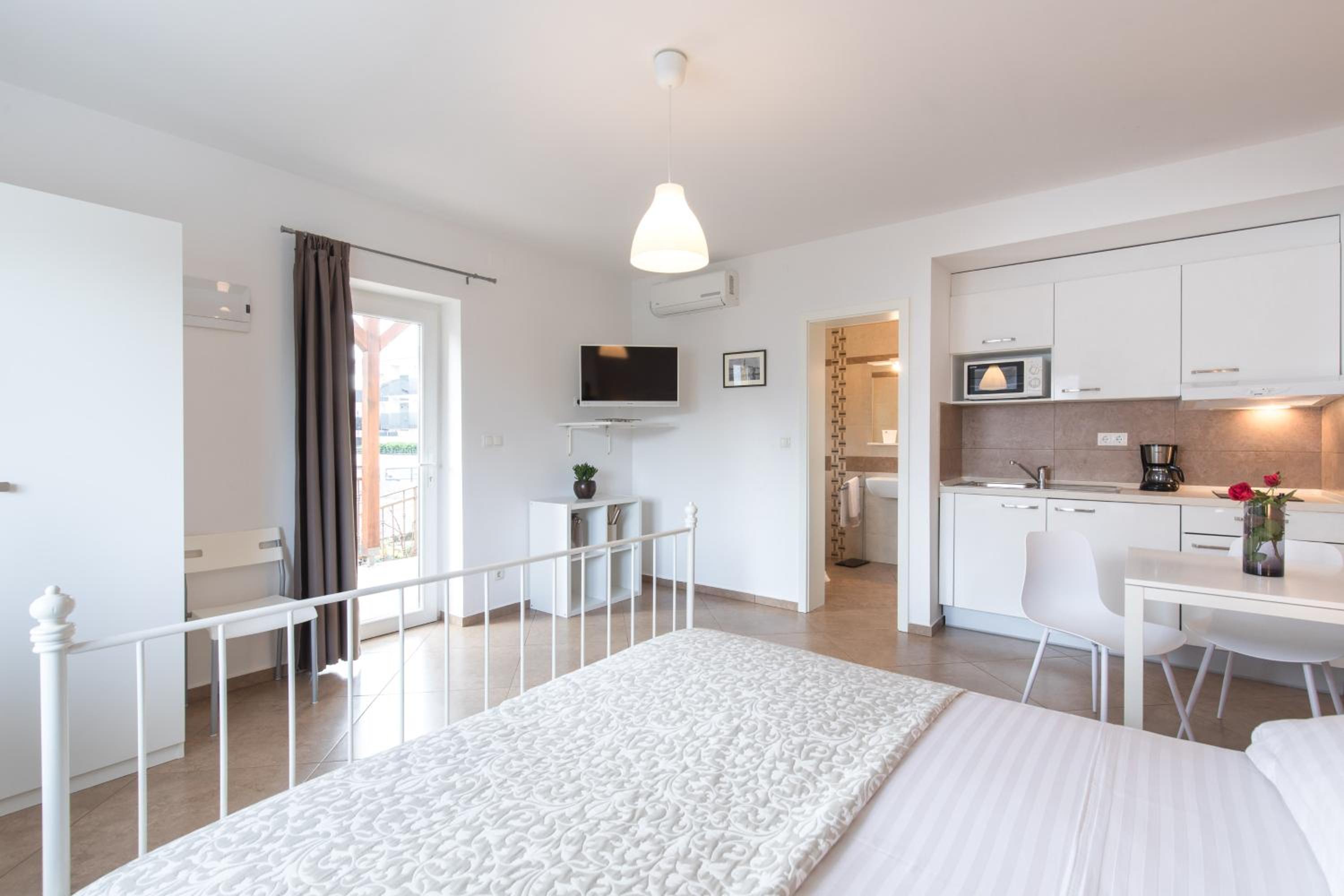 Apartmani LAURA Krk view 4