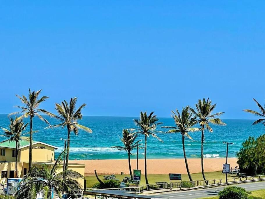 Salt Rock, Gleneagles, sea view, pool, swimming beach 50m away view 4